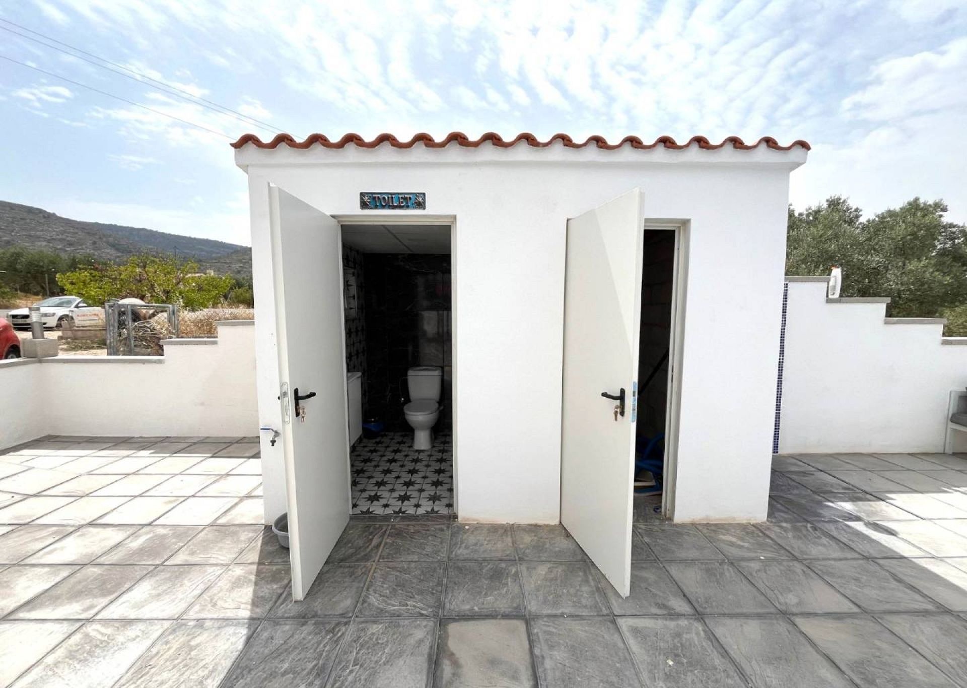 Resale - 3 Bedroom 2 Bathroom Country house in Sax -  - Alicante