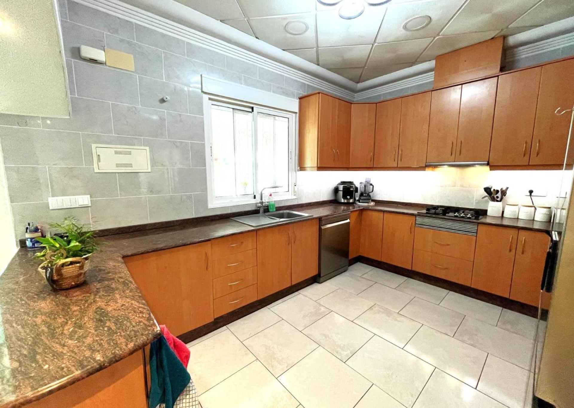 Resale - 3 Bedroom 2 Bathroom Country house in Sax -  - Alicante