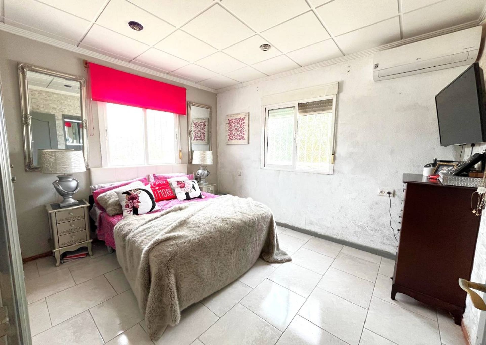 Resale - 3 Bedroom 2 Bathroom Country house in Sax -  - Alicante