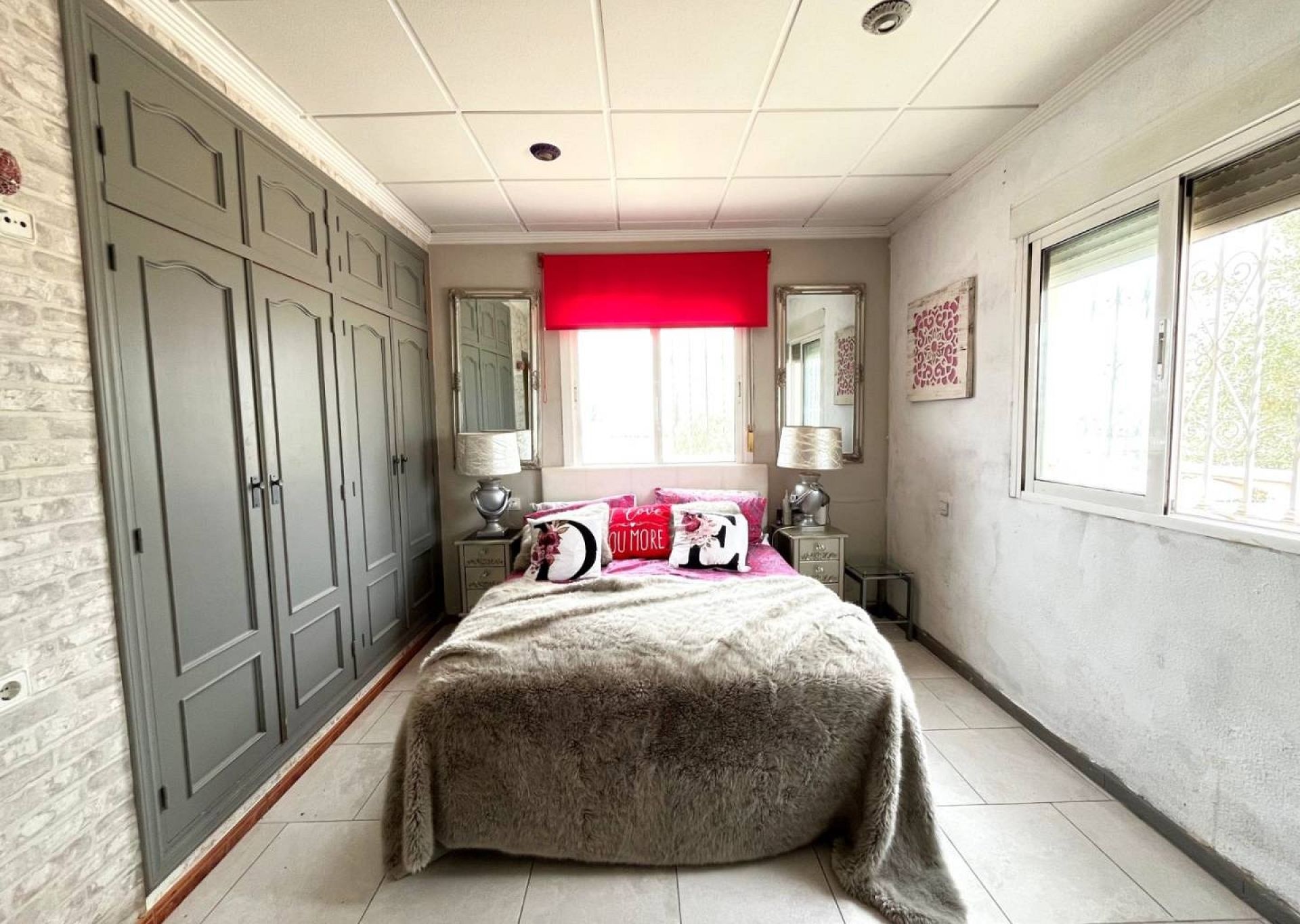 Resale - 3 Bedroom 2 Bathroom Country house in Sax -  - Alicante