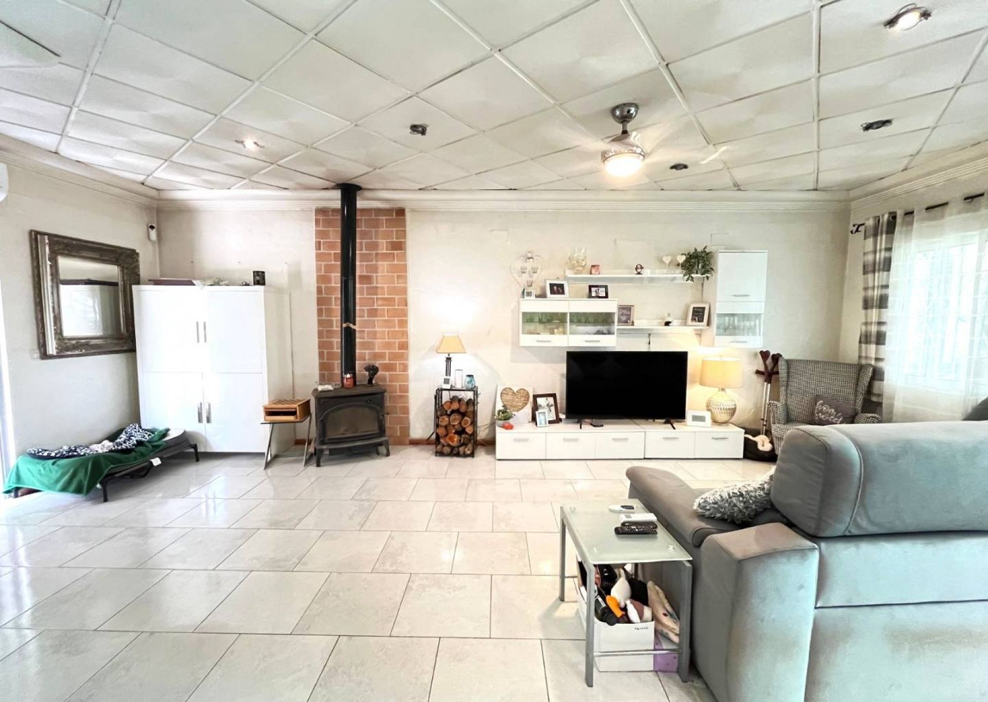 Resale - 3 Bedroom 2 Bathroom Country house in Sax -  - Alicante