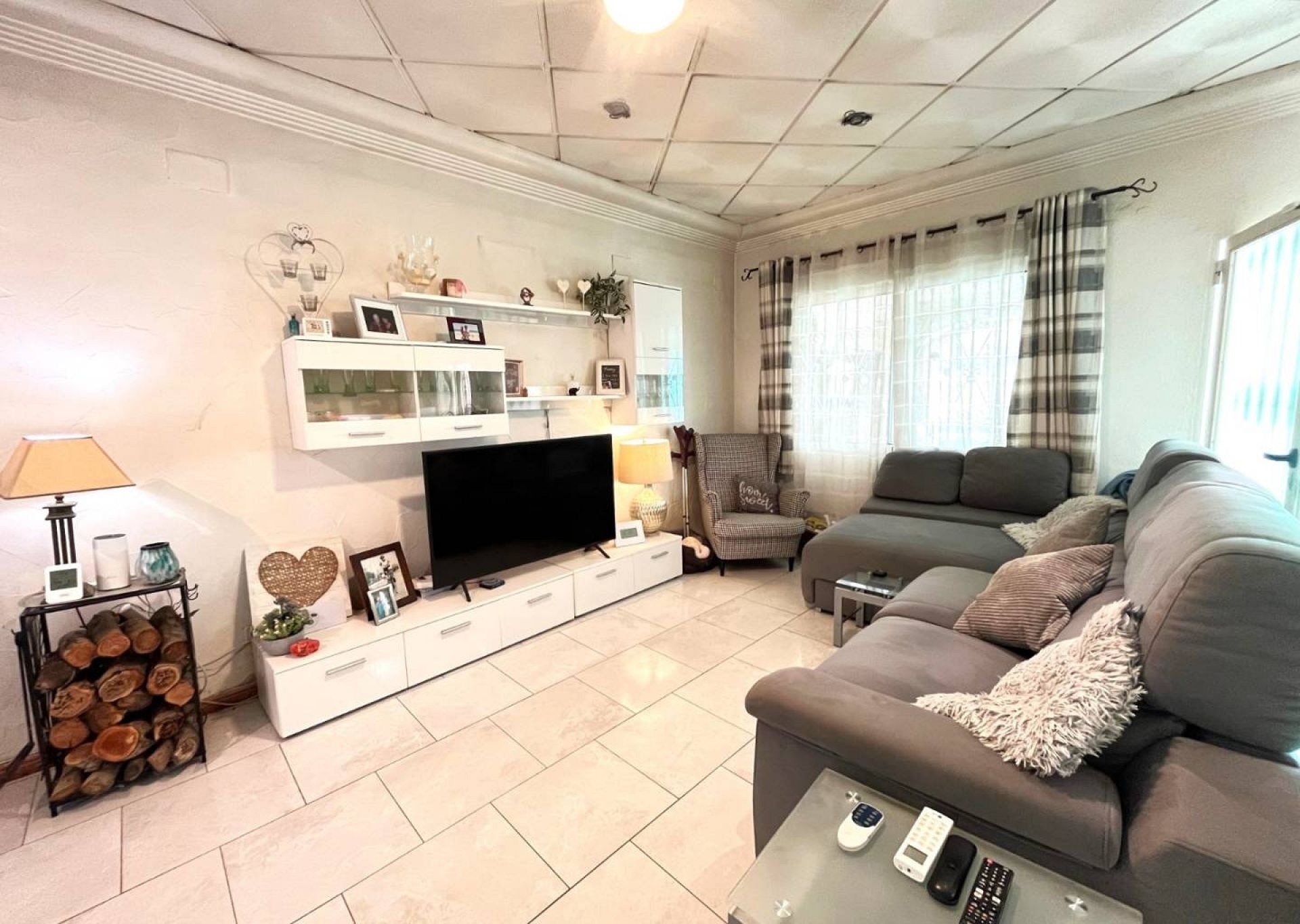 Resale - 3 Bedroom 2 Bathroom Country house in Sax -  - Alicante