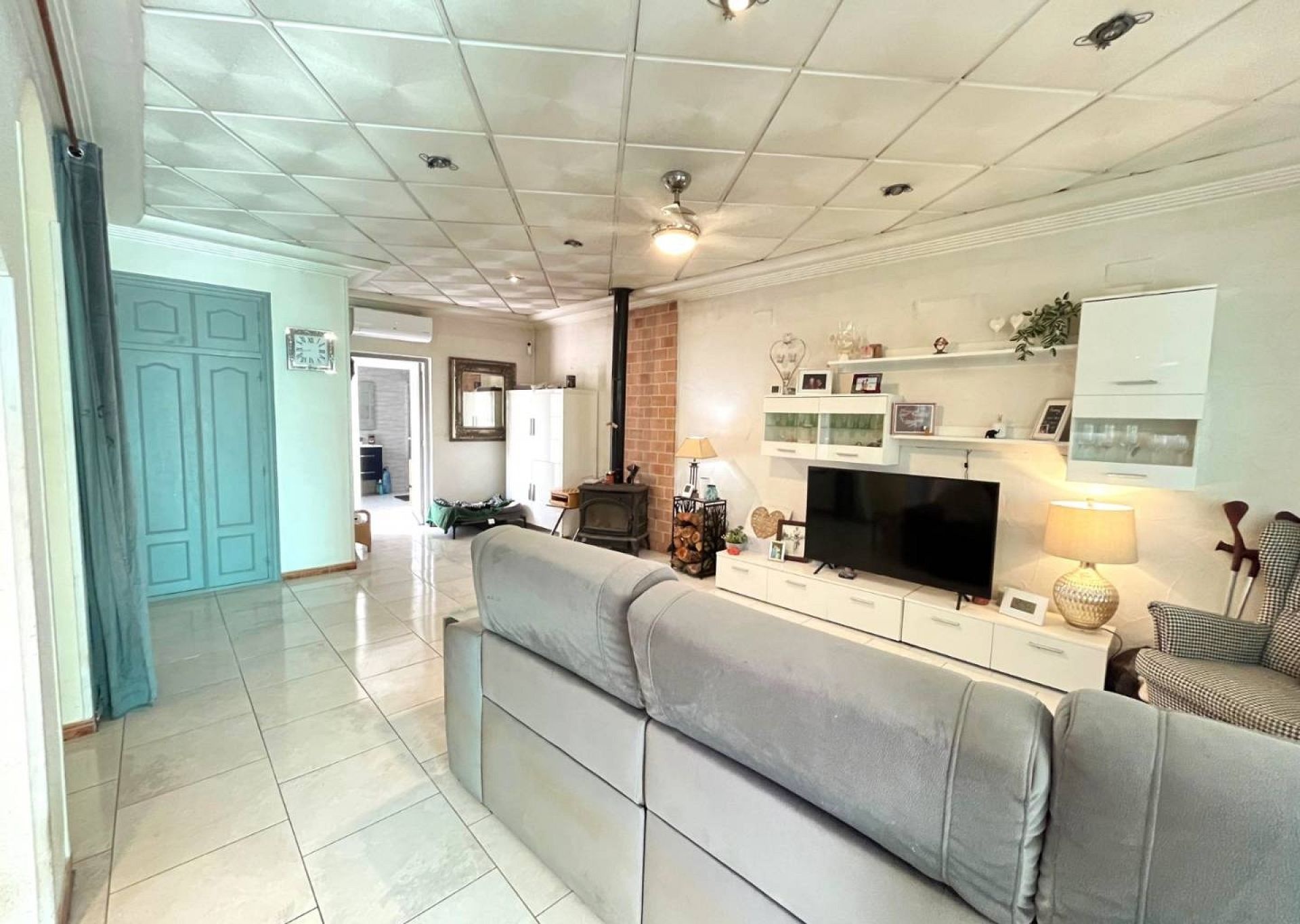 Resale - 3 Bedroom 2 Bathroom Country house in Sax -  - Alicante