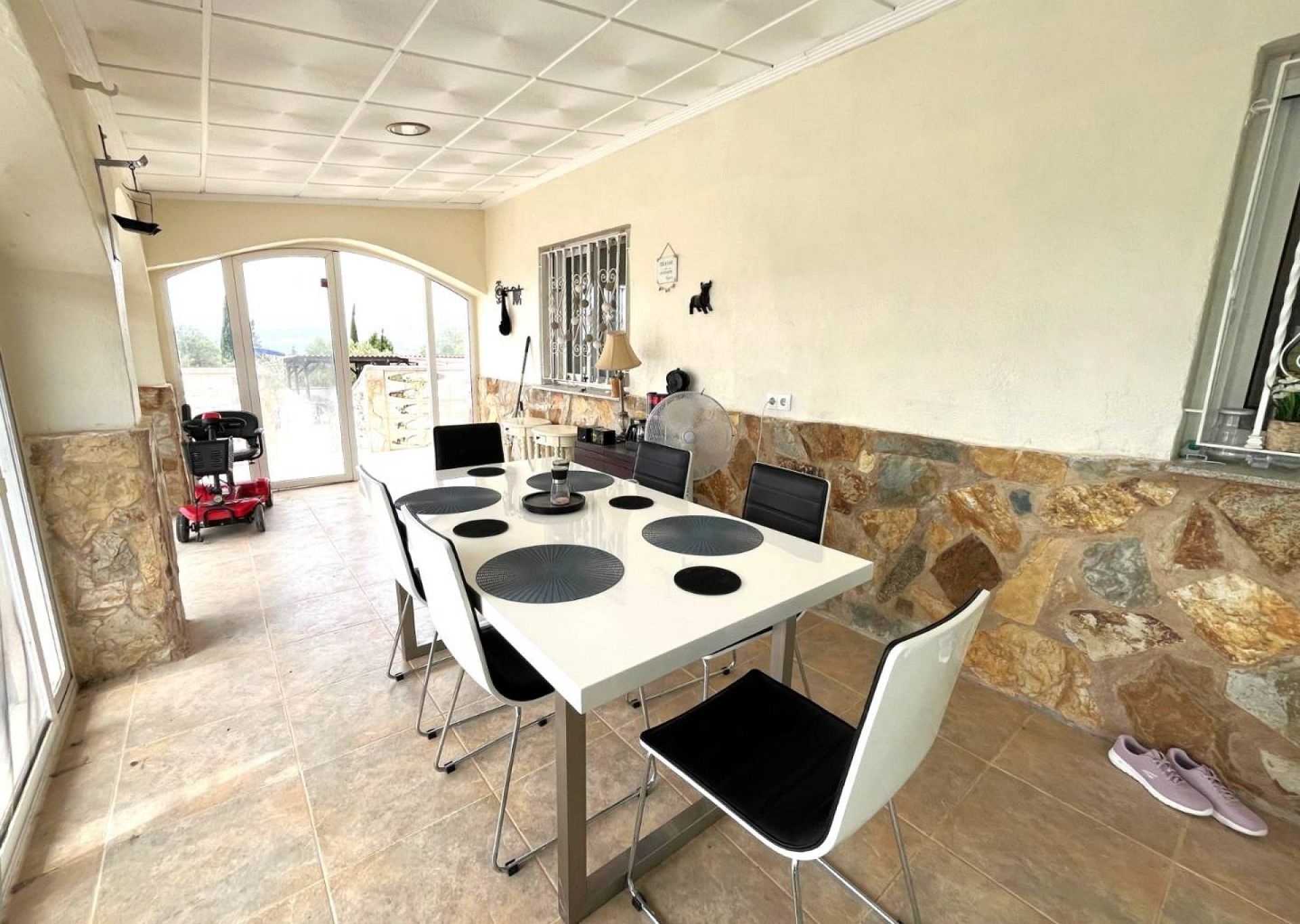 Resale - 3 Bedroom 2 Bathroom Country house in Sax -  - Alicante