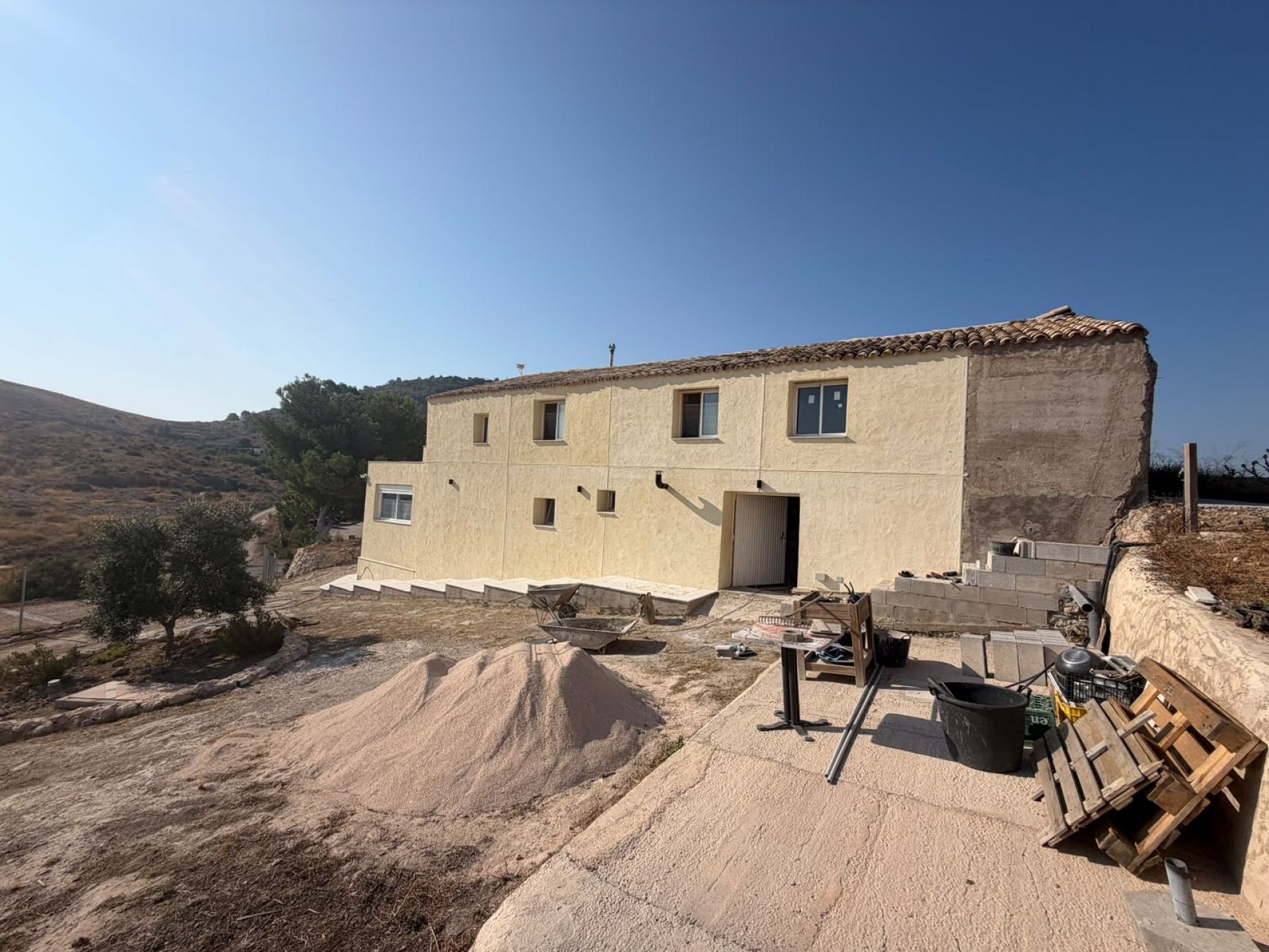 Resale - 6 Bedroom 3 Bathroom Country house in Aspe -  - Alicante