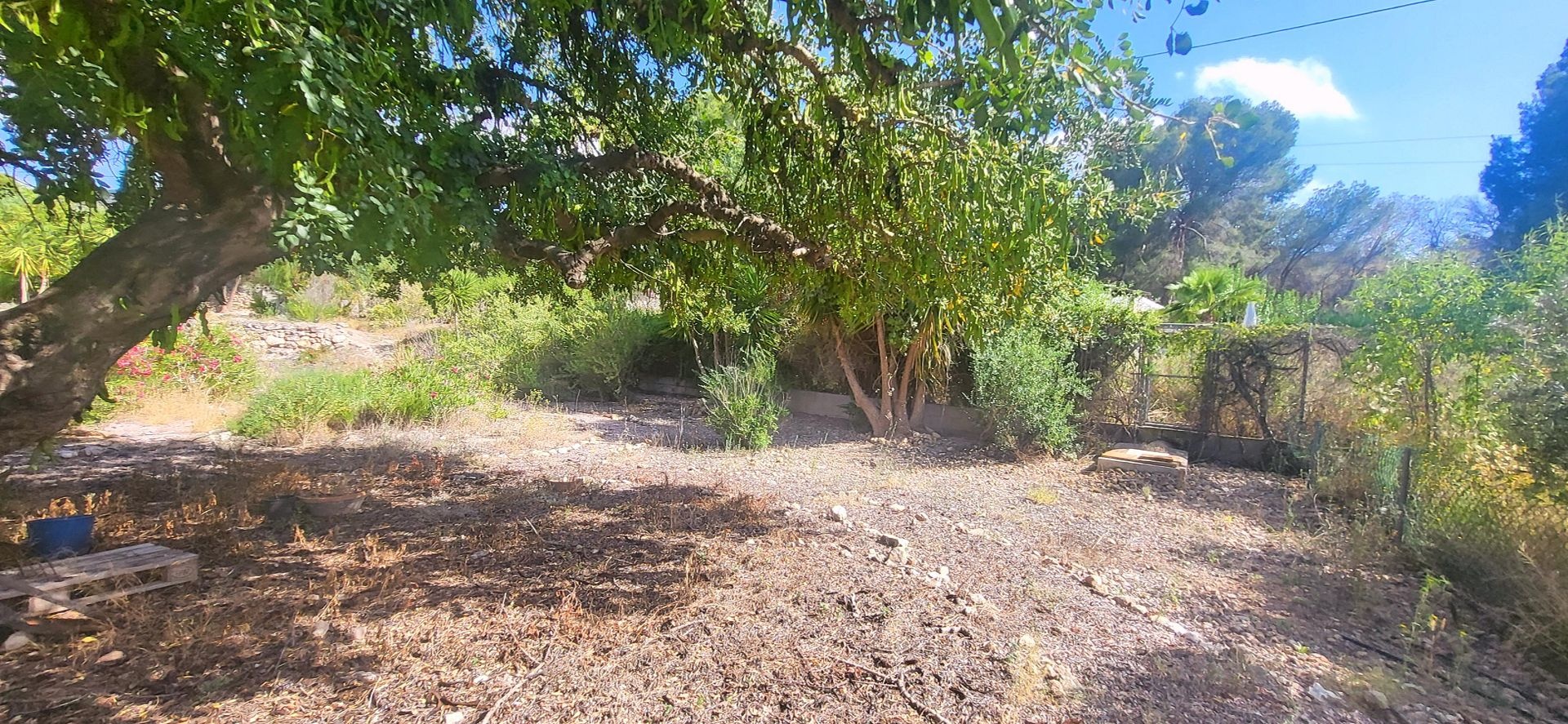 Resale - 4 Bedroom 2 Bathroom Villa in Hondón de las Nieves -  - Alicante
