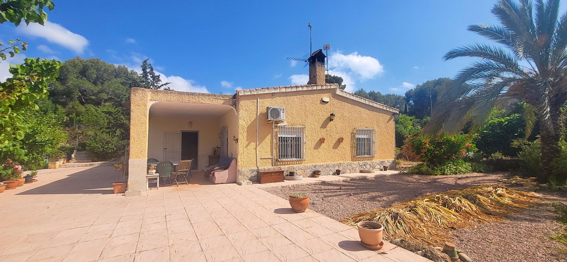 Resale - 4 Bedroom 2 Bathroom Villa in Hondón de las Nieves -  - Alicante