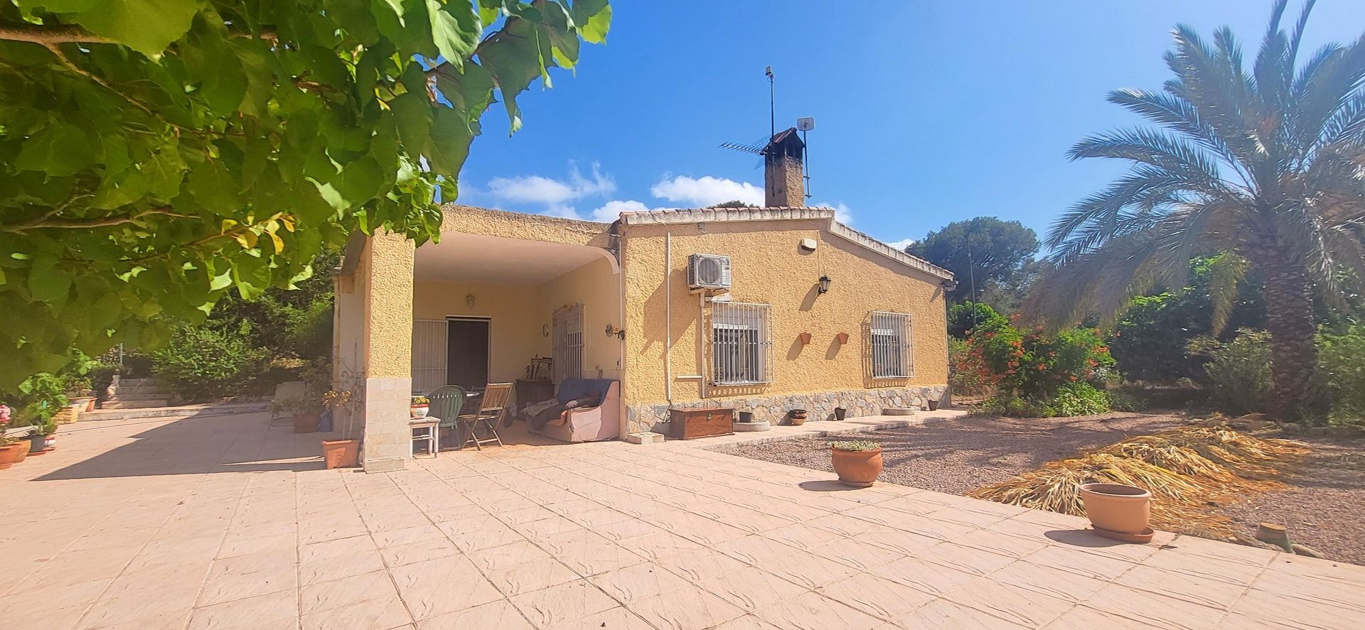 Resale - 4 Bedroom 2 Bathroom Villa in Hondón de las Nieves -  - Alicante