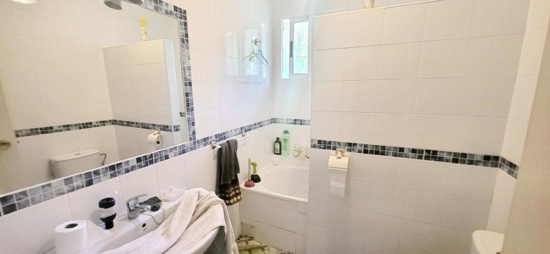 Resale - 4 Bedroom 2 Bathroom Villa in Hondón de las Nieves -  - Alicante