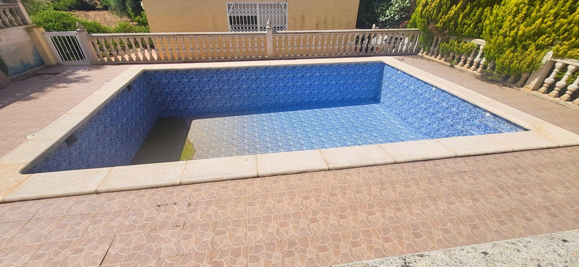 Resale - 4 Bedroom 2 Bathroom Villa in Hondón de las Nieves -  - Alicante