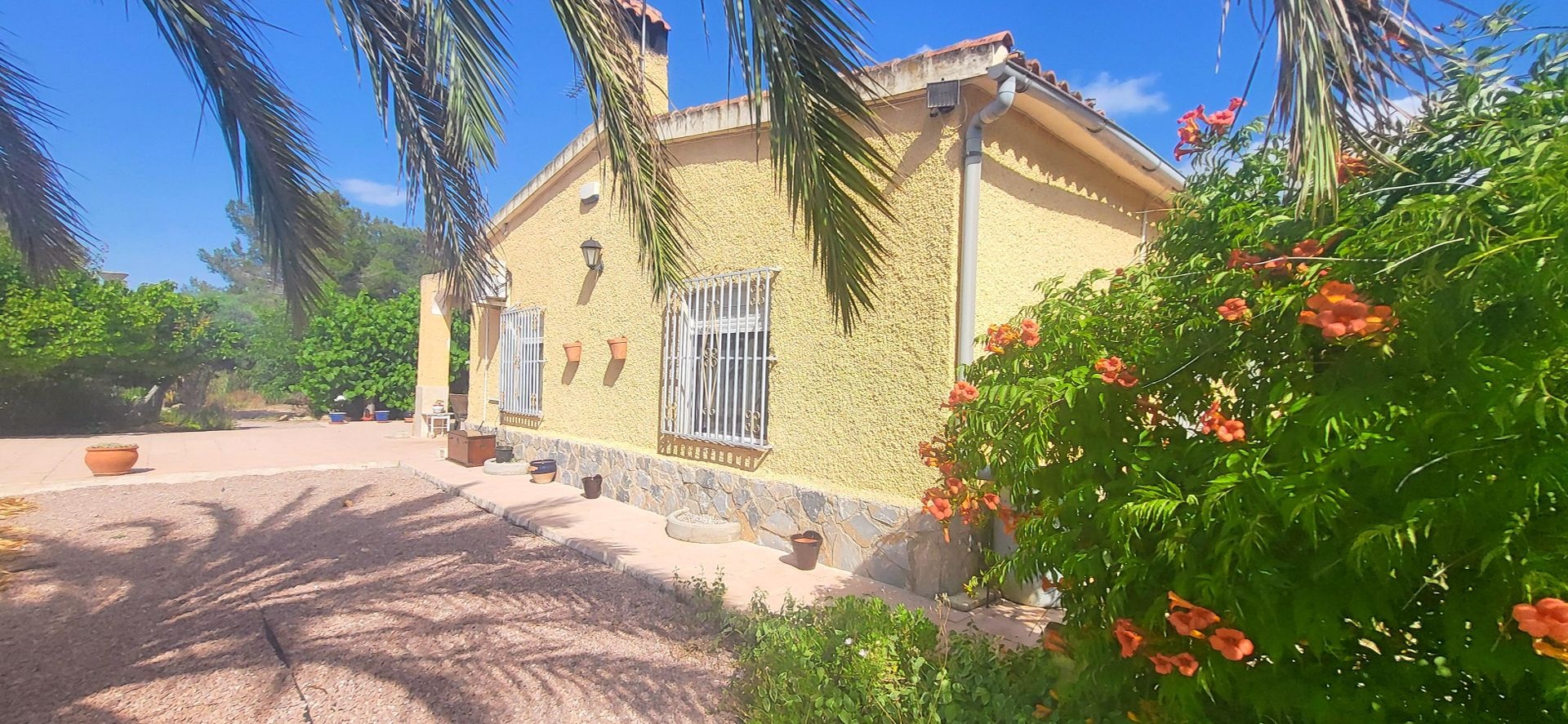Resale - 4 Bedroom 2 Bathroom Villa in Hondón de las Nieves -  - Alicante