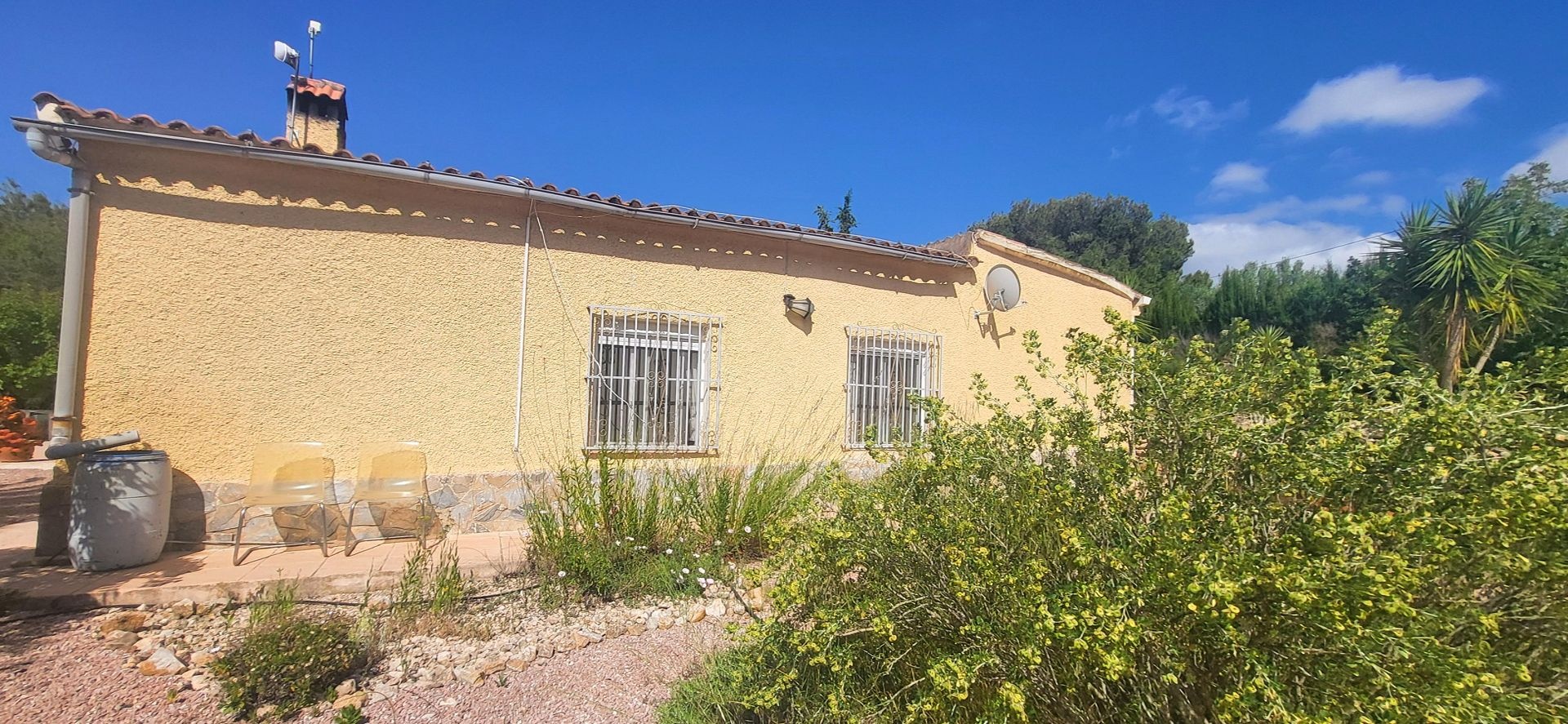 Resale - 4 Bedroom 2 Bathroom Villa in Hondón de las Nieves -  - Alicante