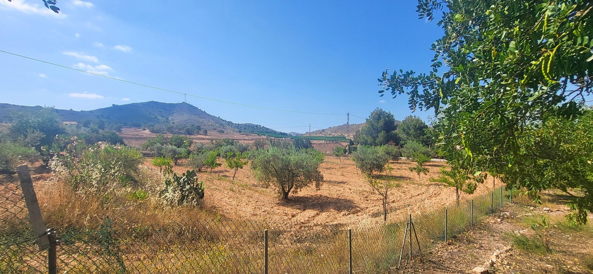 Resale - 4 Bedroom 2 Bathroom Villa in Hondón de las Nieves -  - Alicante