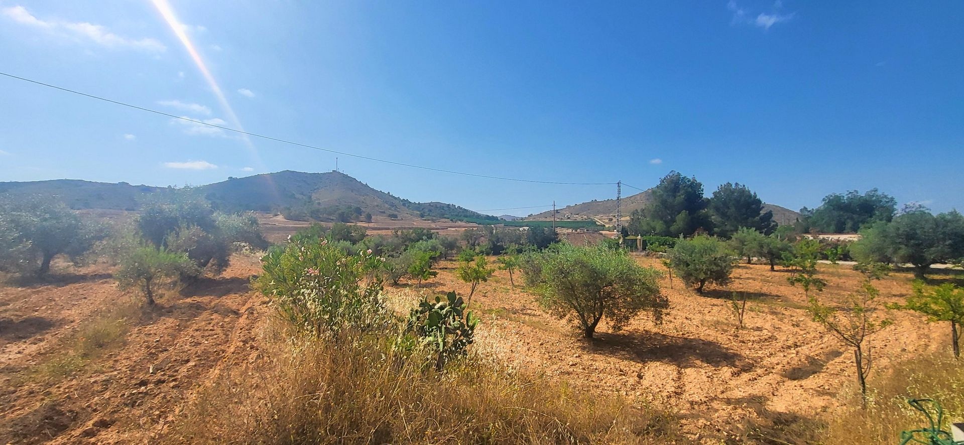 Resale - 4 Bedroom 2 Bathroom Villa in Hondón de las Nieves -  - Alicante