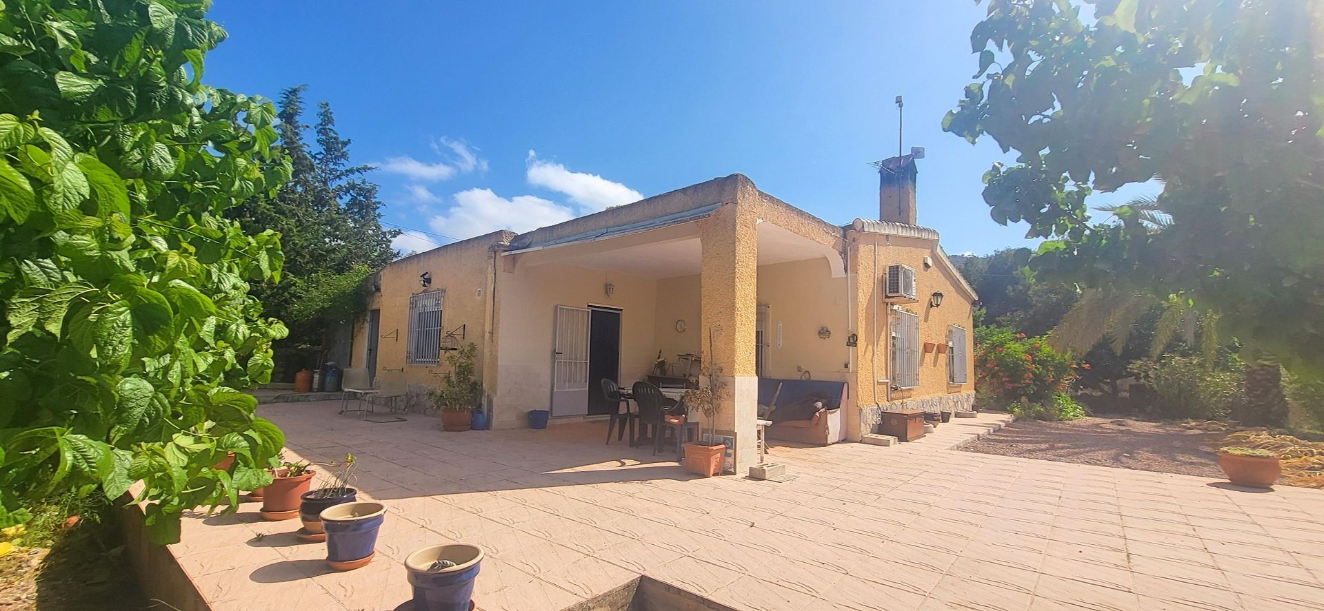 Resale - 4 Bedroom 2 Bathroom Villa in Hondón de las Nieves -  - Alicante