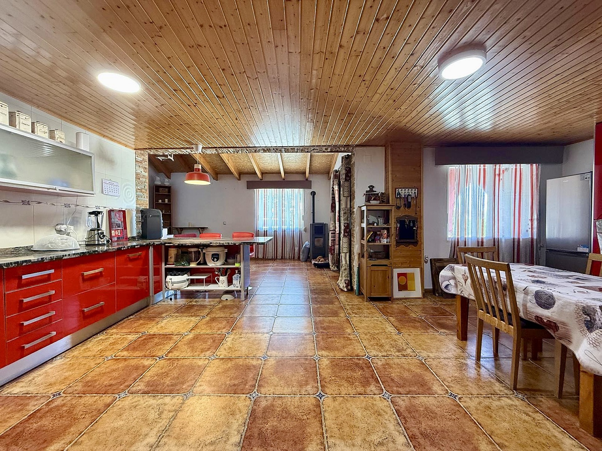 Resale - 4 Bedroom 3 Bathroom Country house in Villena -  - Alicante