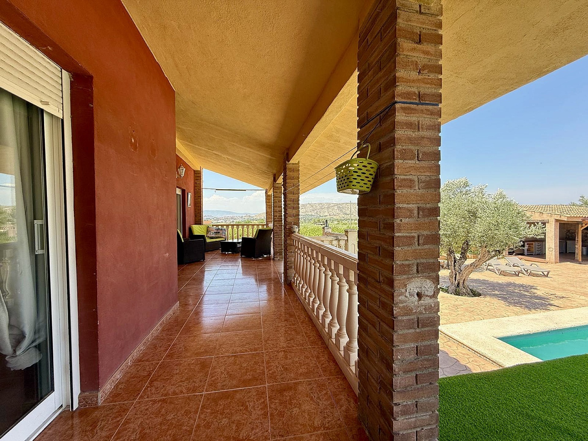 Resale - 4 Bedroom 3 Bathroom Country house in Villena -  - Alicante