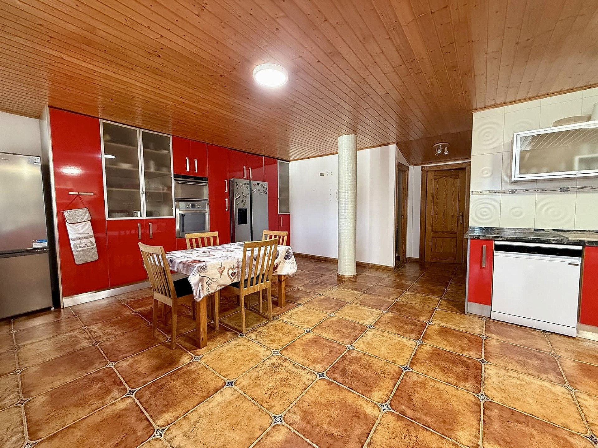 Resale - 4 Bedroom 3 Bathroom Country house in Villena -  - Alicante