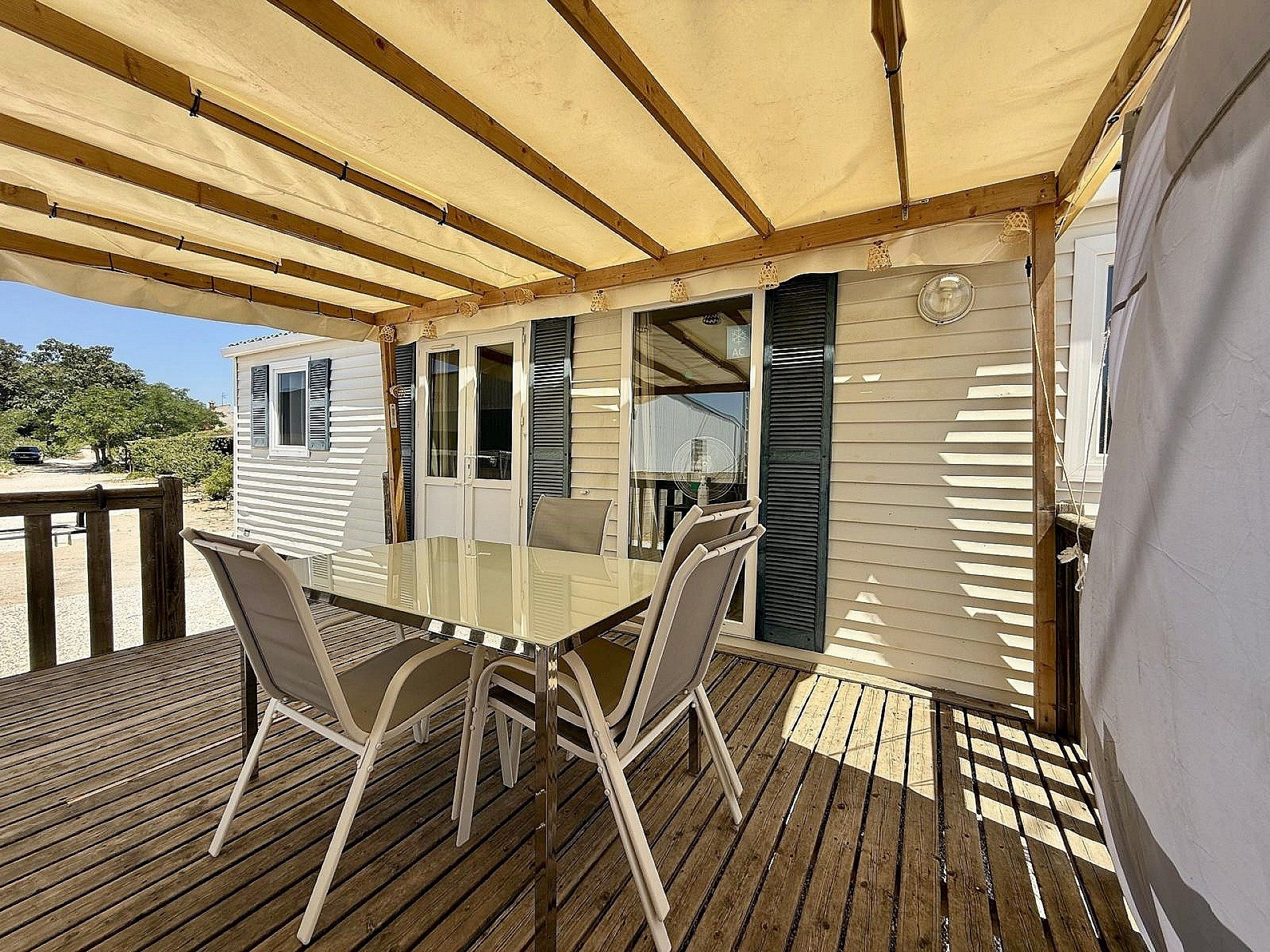 Resale - 4 Bedroom 3 Bathroom Country house in Villena -  - Alicante