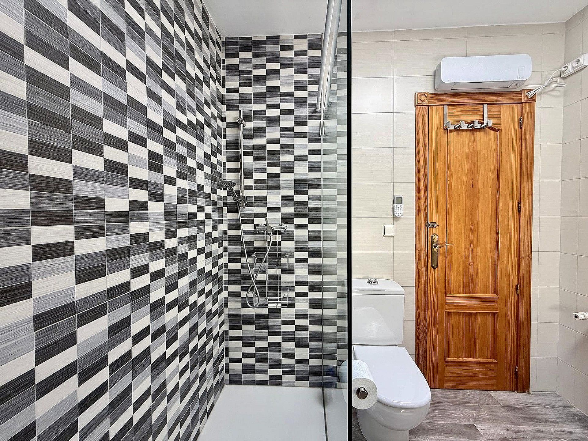 Resale - 4 Bedroom 3 Bathroom Country house in Villena -  - Alicante