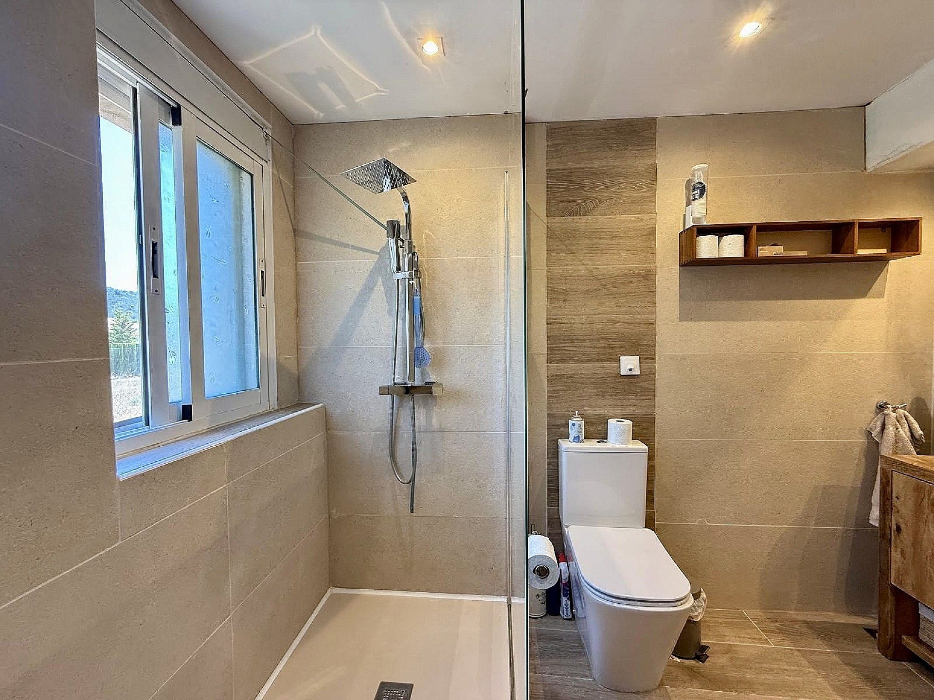 Resale - 4 Bedroom 3 Bathroom Country house in Villena -  - Alicante