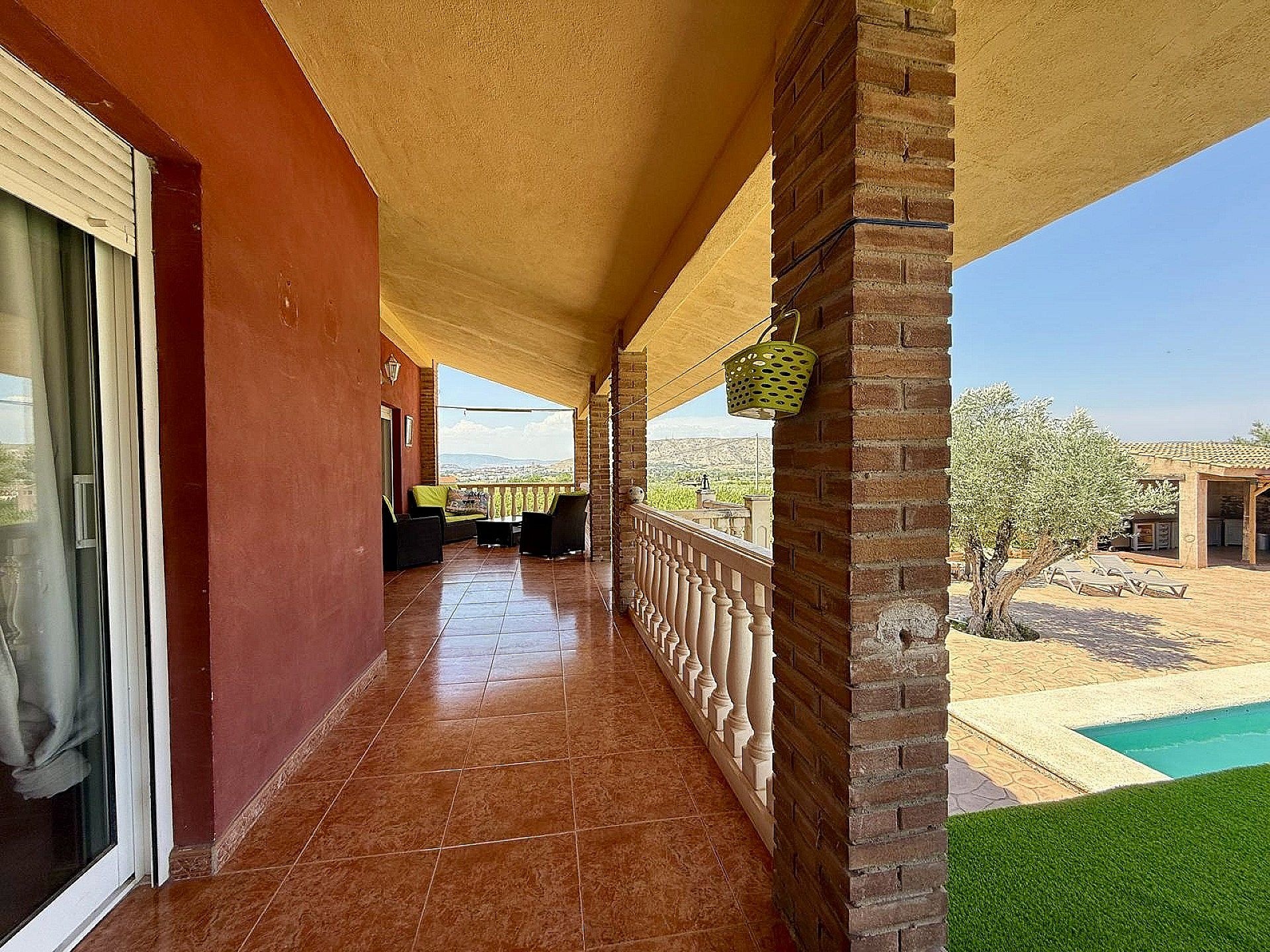 Resale - 4 Bedroom 3 Bathroom Country house in Villena -  - Alicante