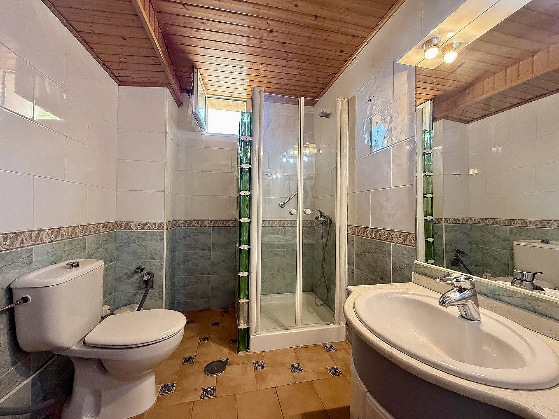 Resale - 4 Bedroom 3 Bathroom Country house in Villena -  - Alicante