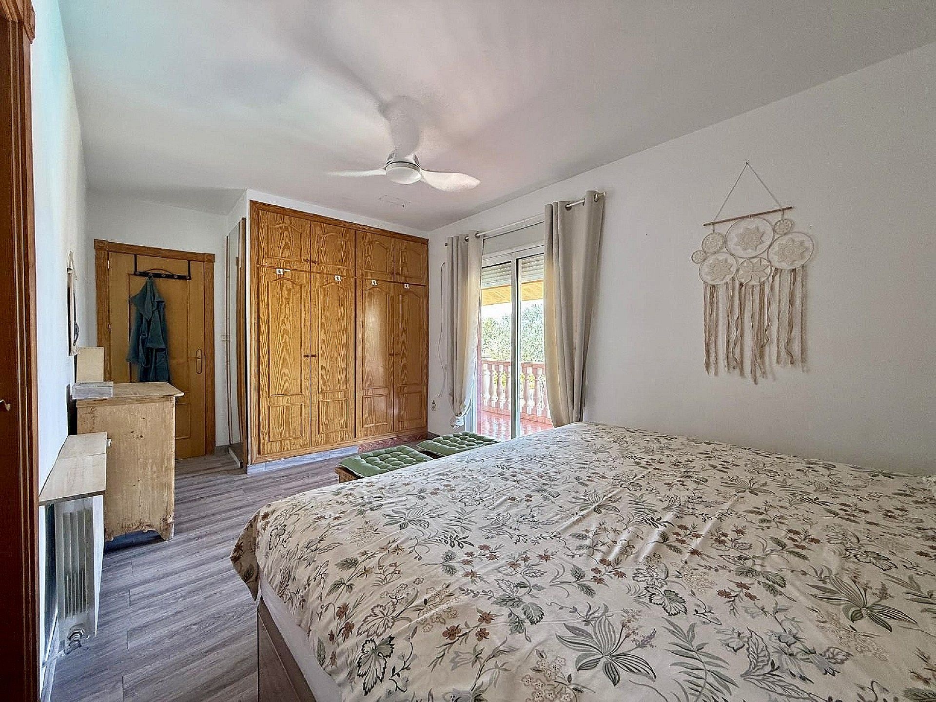 Resale - 4 Bedroom 3 Bathroom Country house in Villena -  - Alicante