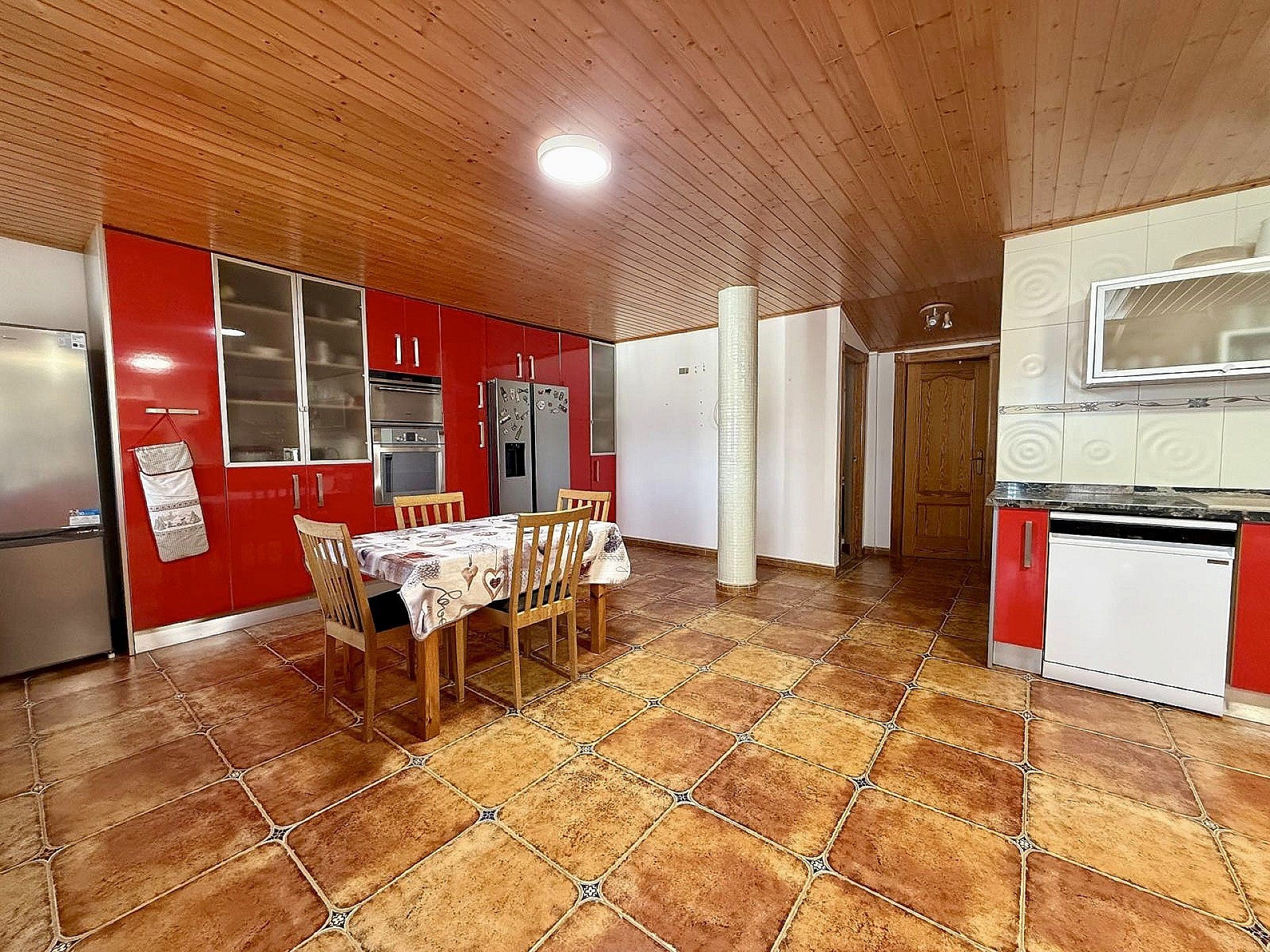 Resale - 4 Bedroom 3 Bathroom Country house in Villena -  - Alicante