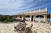6 Bedroom 3 Bathroom Villa in Sax