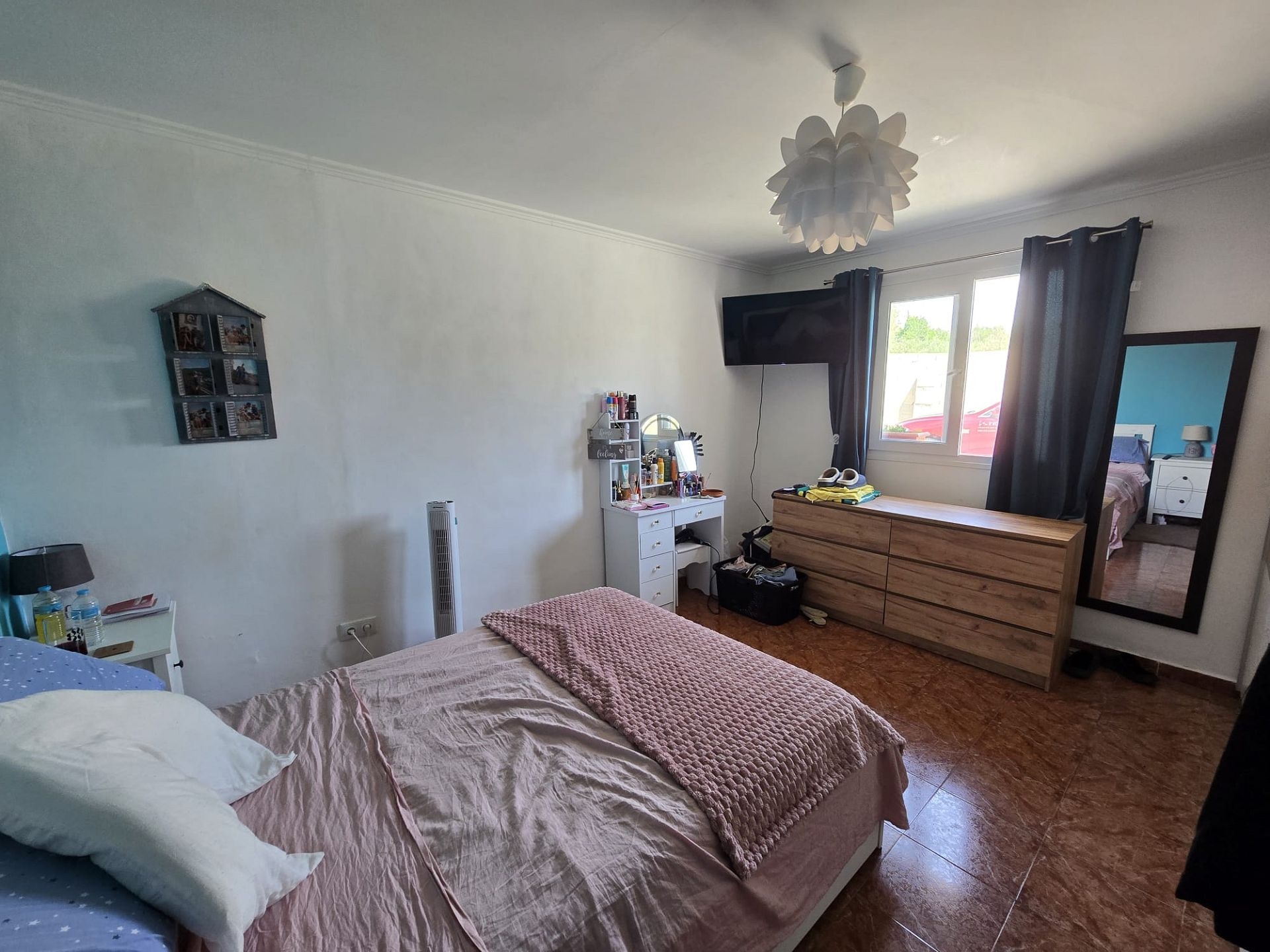 Resale - 6 Bedroom 3 Bathroom Villa in Sax -  - Alicante