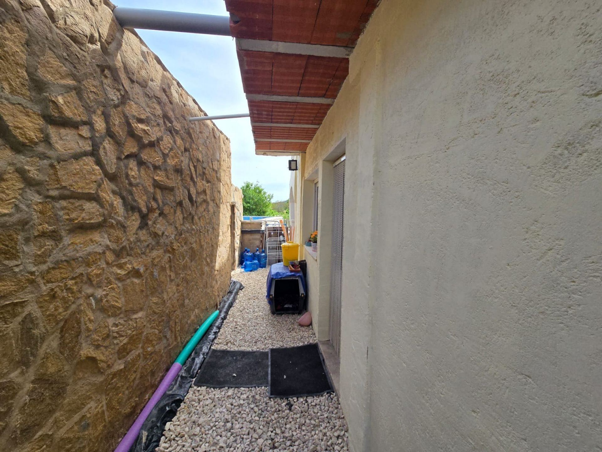 Resale - 6 Bedroom 3 Bathroom Villa in Sax -  - Alicante