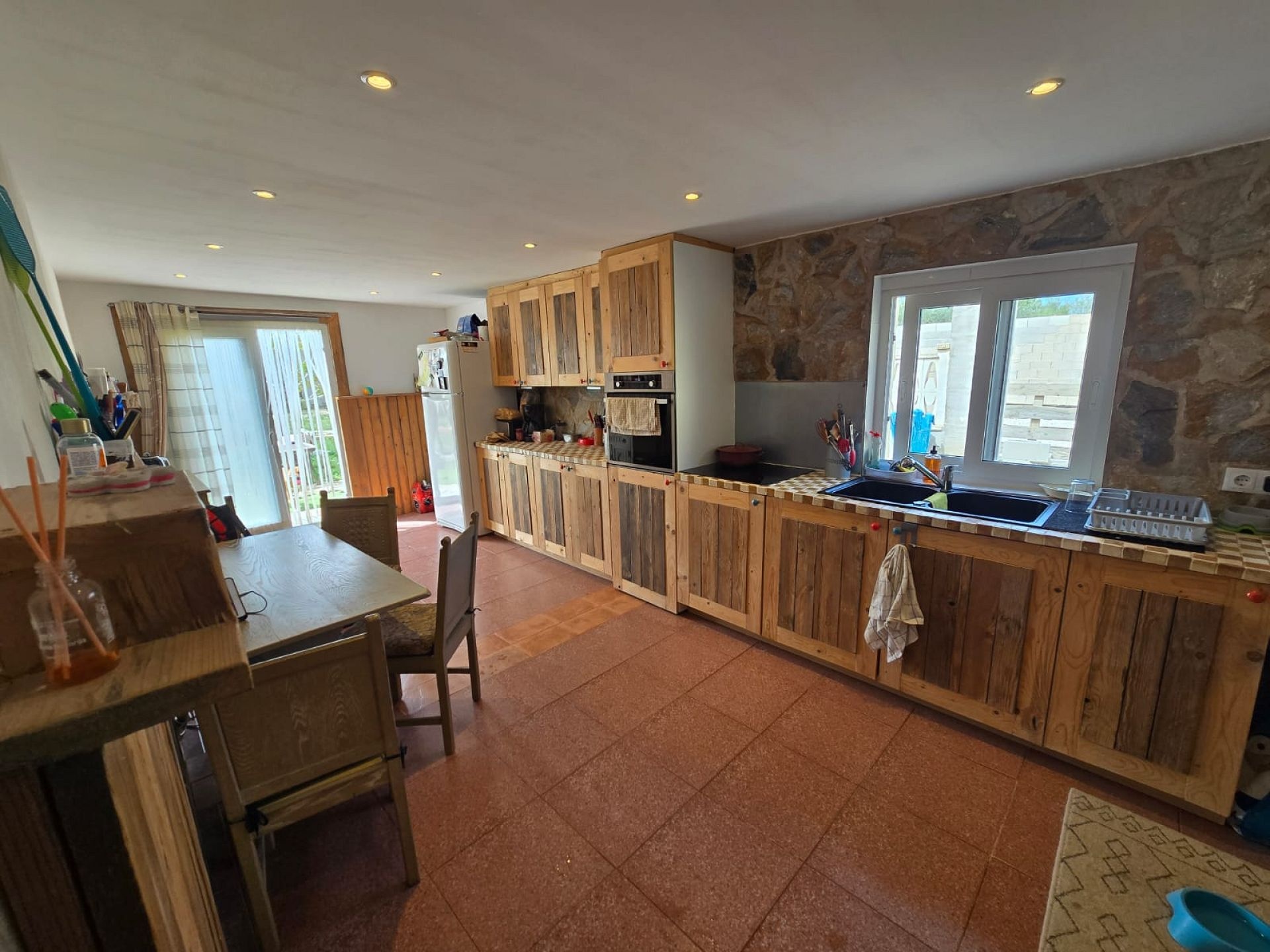 Resale - 6 Bedroom 3 Bathroom Villa in Sax -  - Alicante