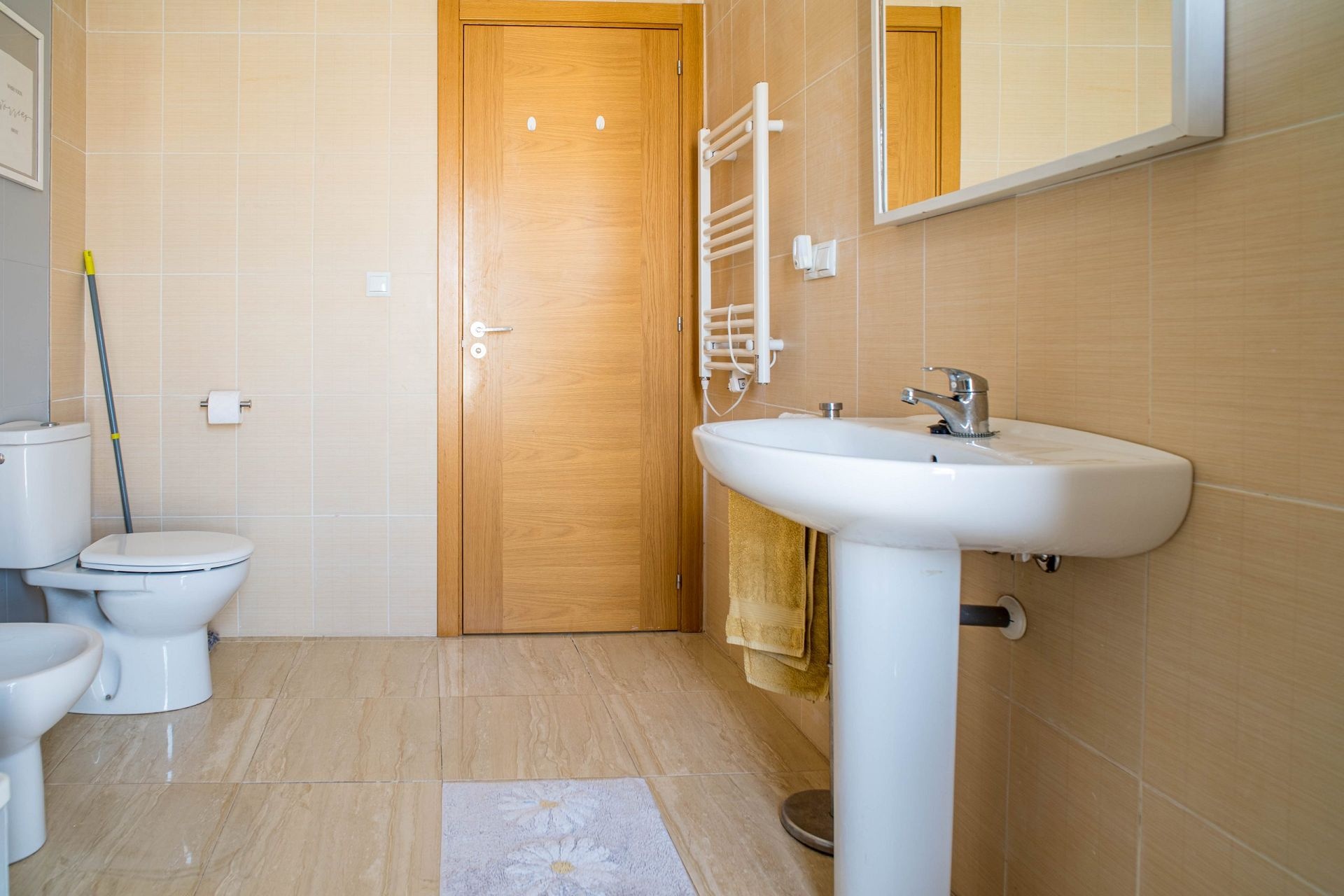 Resale - 3 Bedroom 2 Bathroom Apartment in Pinoso -  - Alicante