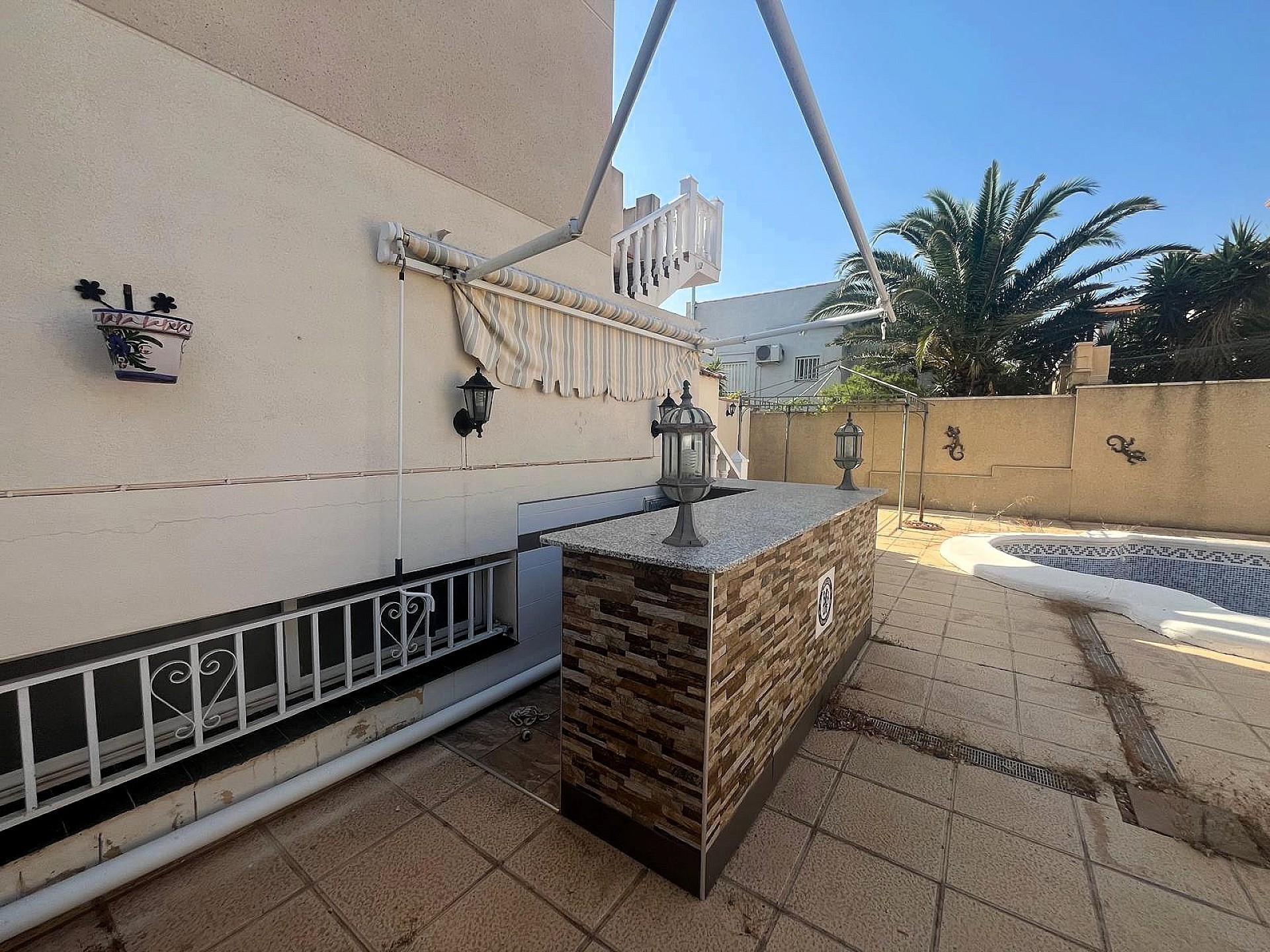 Resale - 3 Bedroom 2 Bathroom Villa in Castalla -  - Alicante