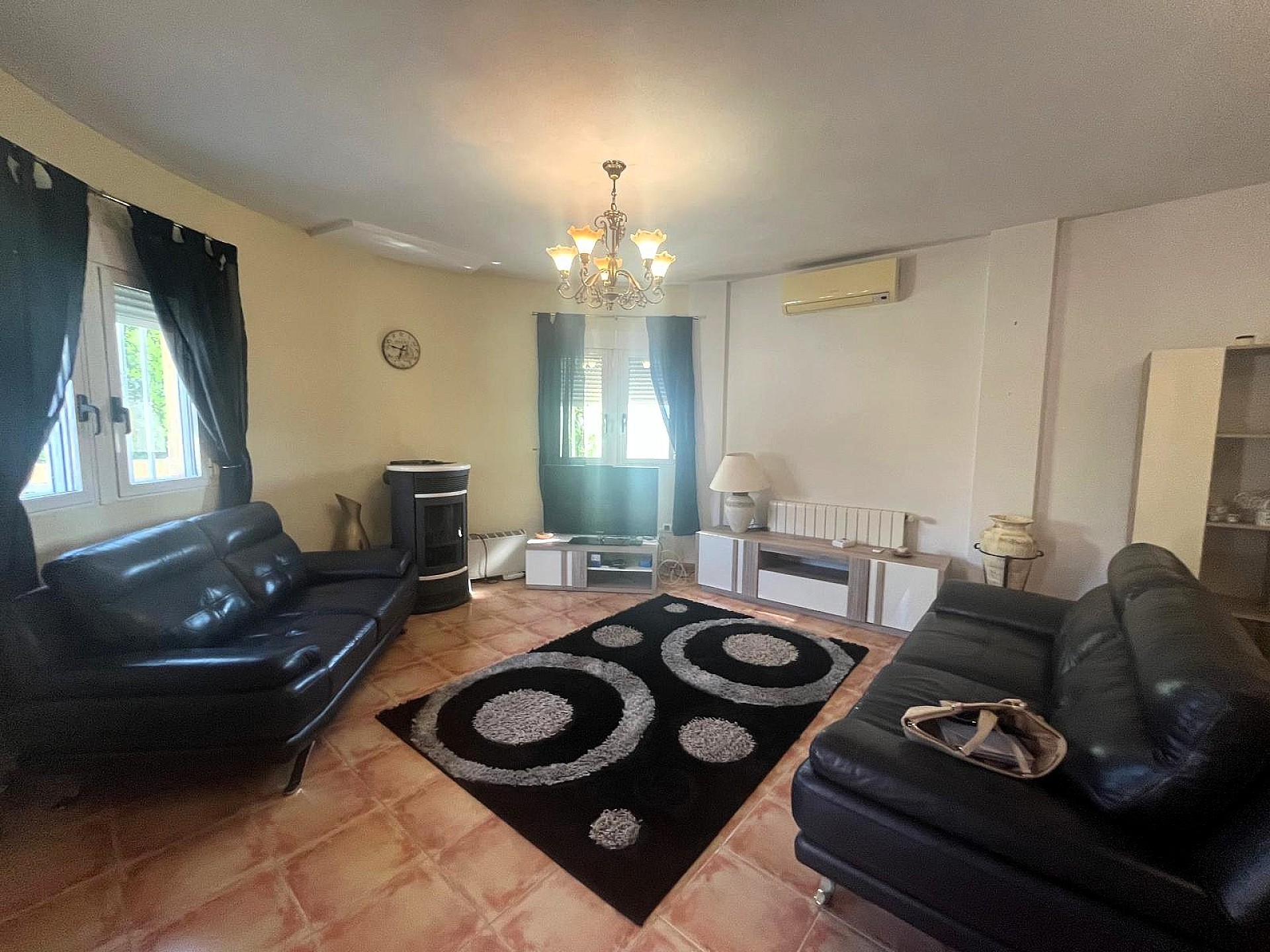 Resale - 3 Bedroom 2 Bathroom Villa in Castalla -  - Alicante