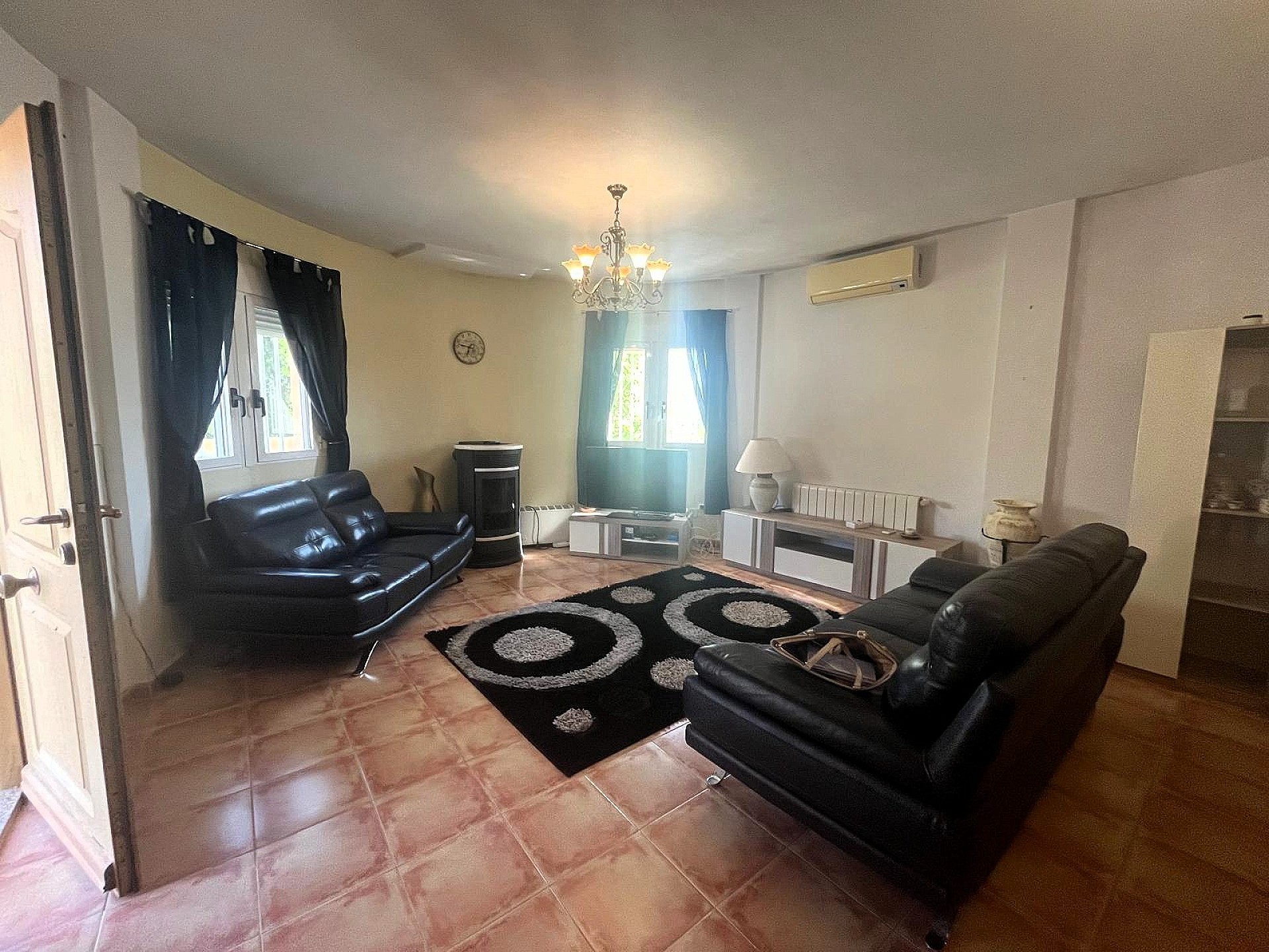 Resale - 3 Bedroom 2 Bathroom Villa in Castalla -  - Alicante
