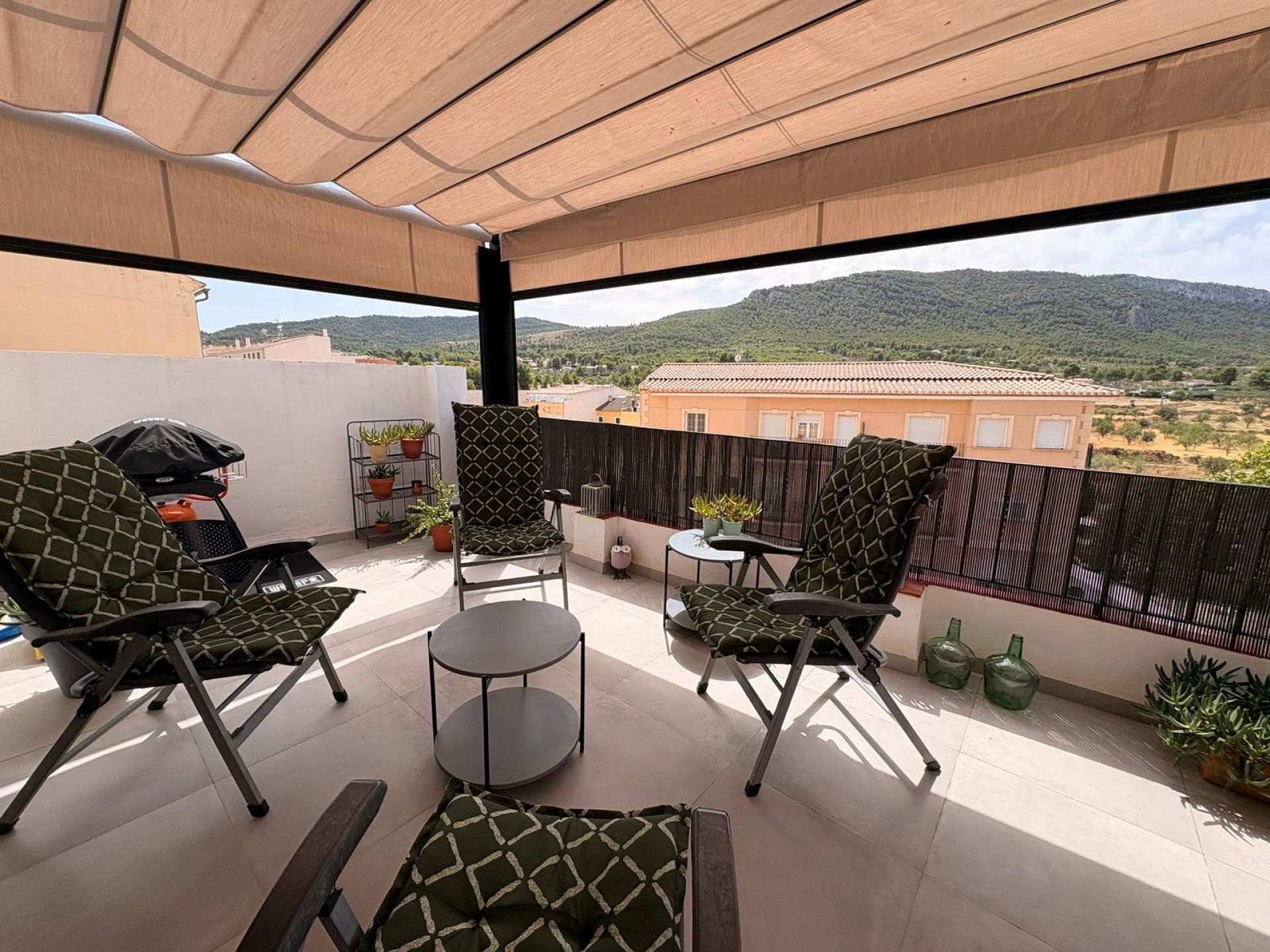 Resale - 4 Bedroom 3 Bathroom Townhouse in Biar -  - Alicante