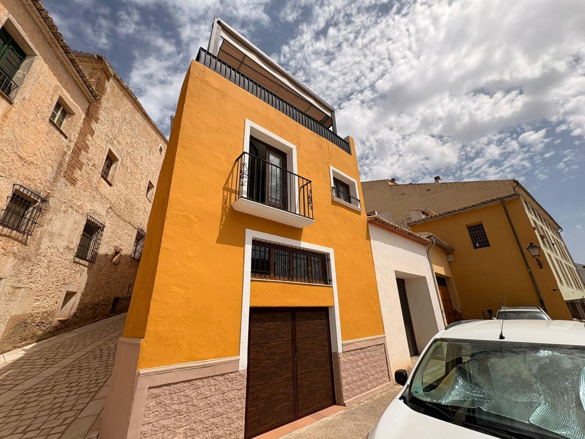 Resale - 4 Bedroom 3 Bathroom Townhouse in Biar -  - Alicante