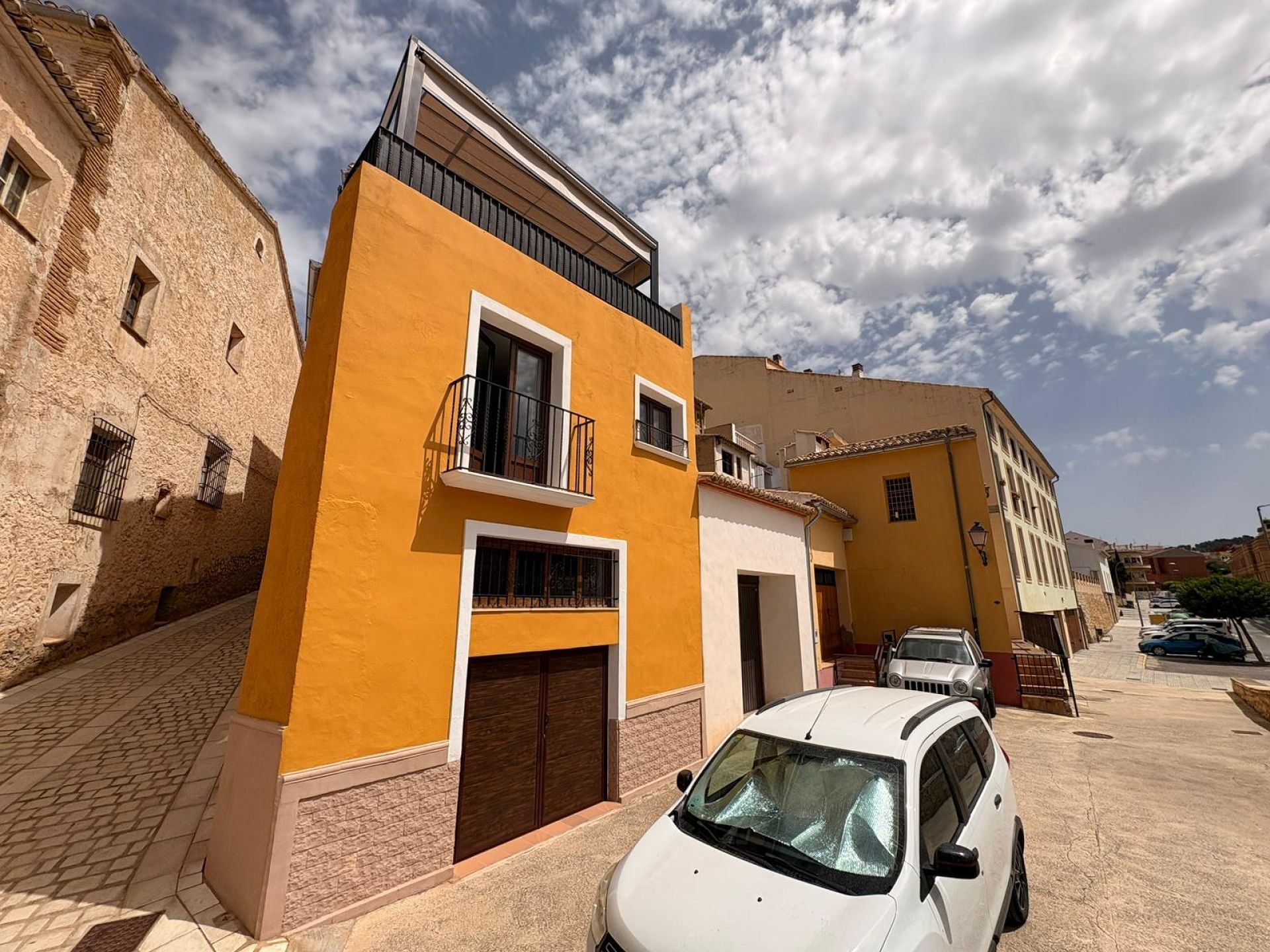 Resale - 4 Bedroom 3 Bathroom Townhouse in Biar -  - Alicante