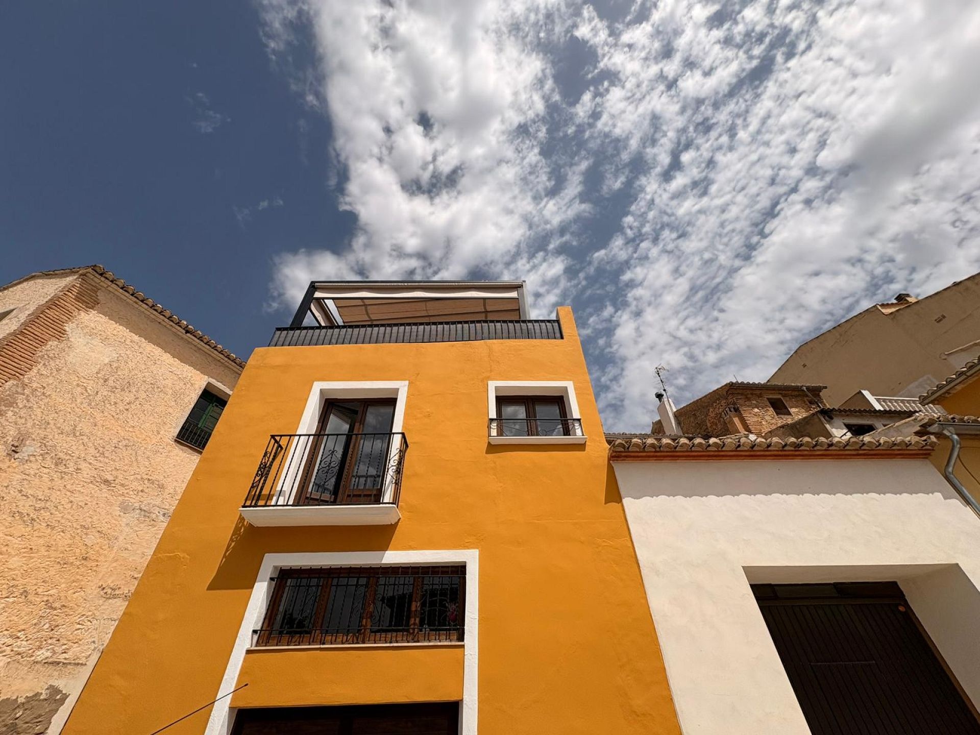 Resale - 4 Bedroom 3 Bathroom Townhouse in Biar -  - Alicante