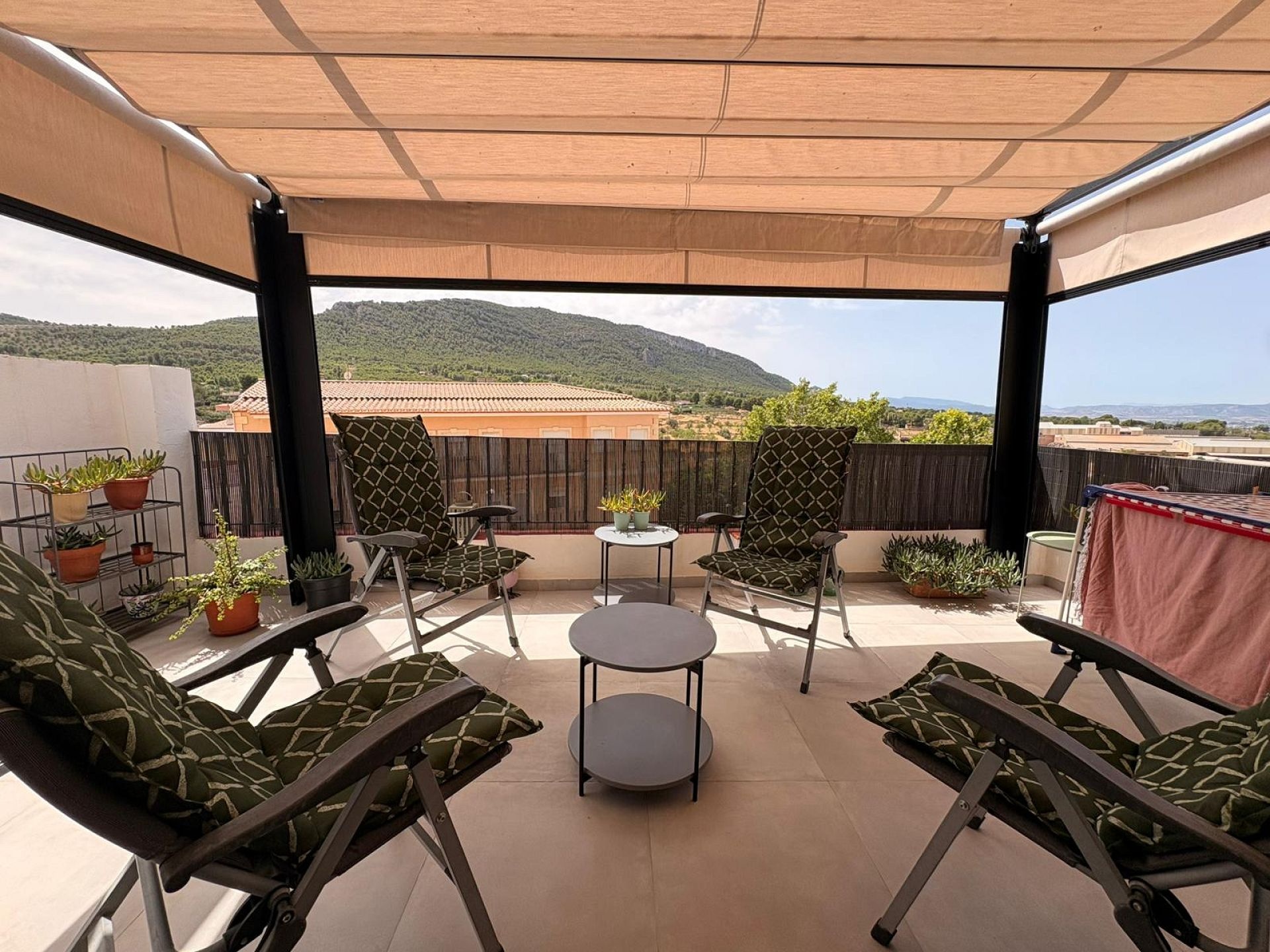 Resale - 4 Bedroom 3 Bathroom Townhouse in Biar -  - Alicante