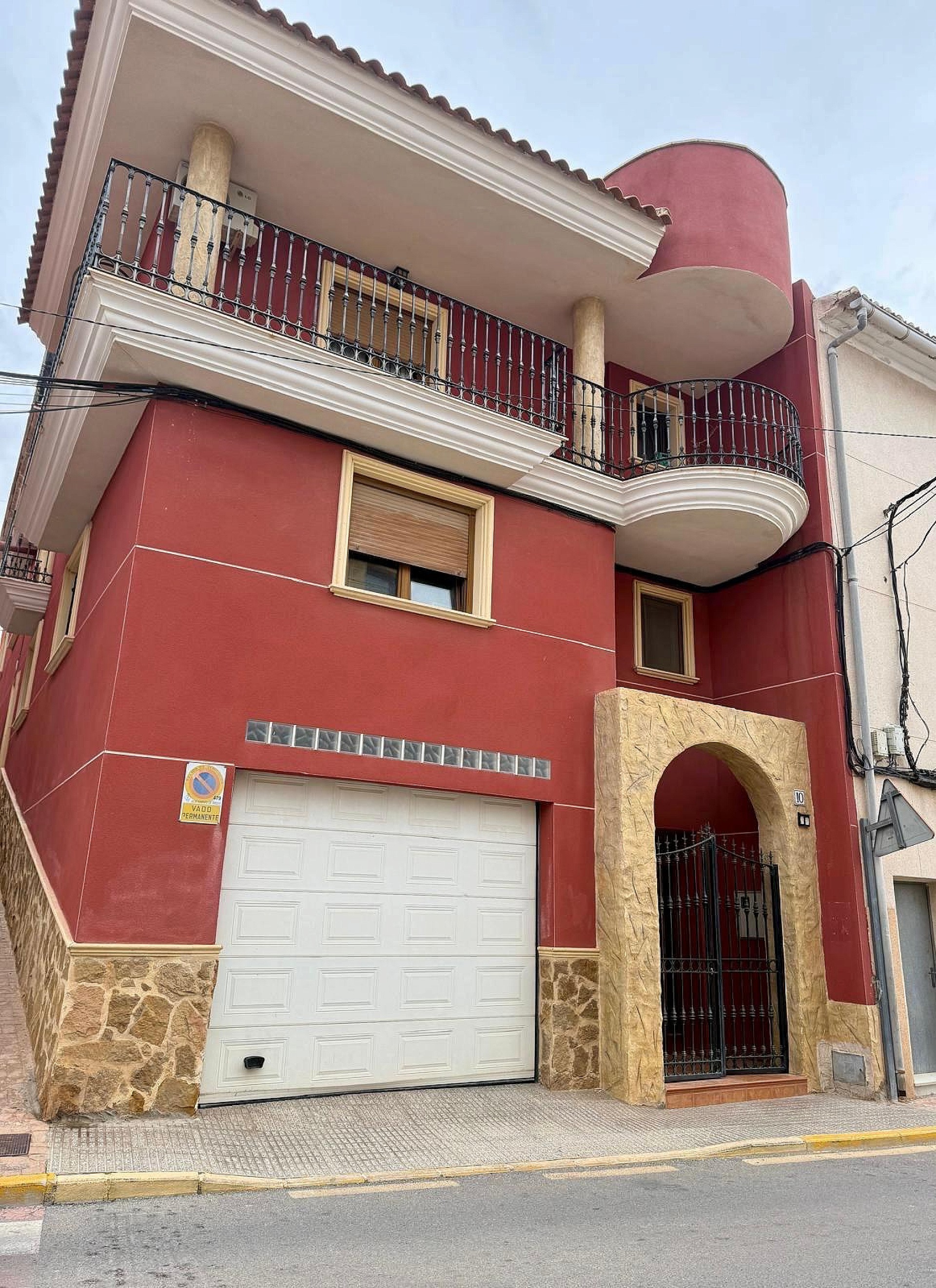 Resale - 3 Bedroom 3 Bathroom Townhouse in Pinoso - , Pinoso, Alicante, Spain - Alicante