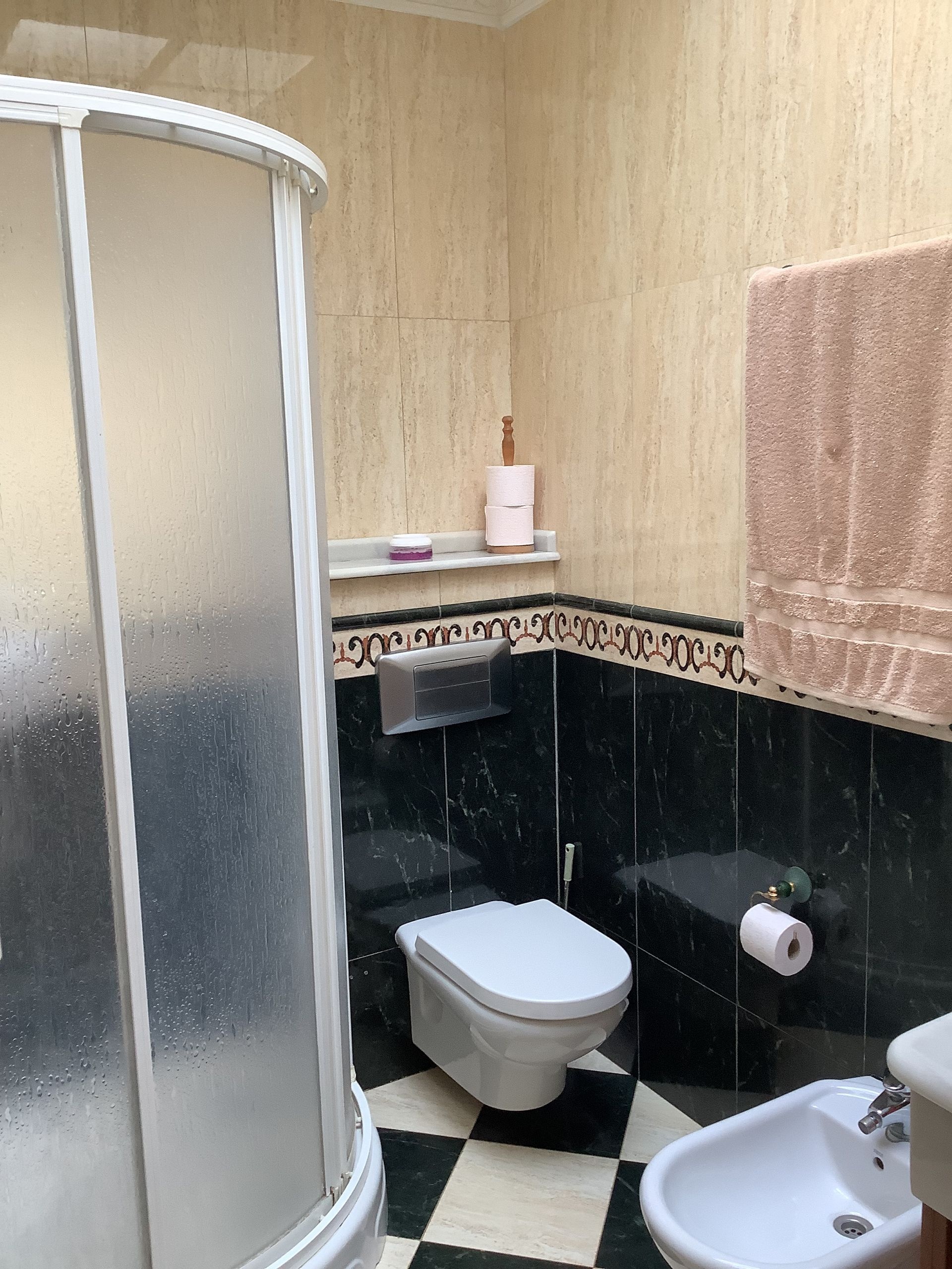 Resale - 4 Bedroom 2 Bathroom Townhouse in Hondón de las Nieves - , Hondón de las Nieves, Alicante, Spain - Alicante
