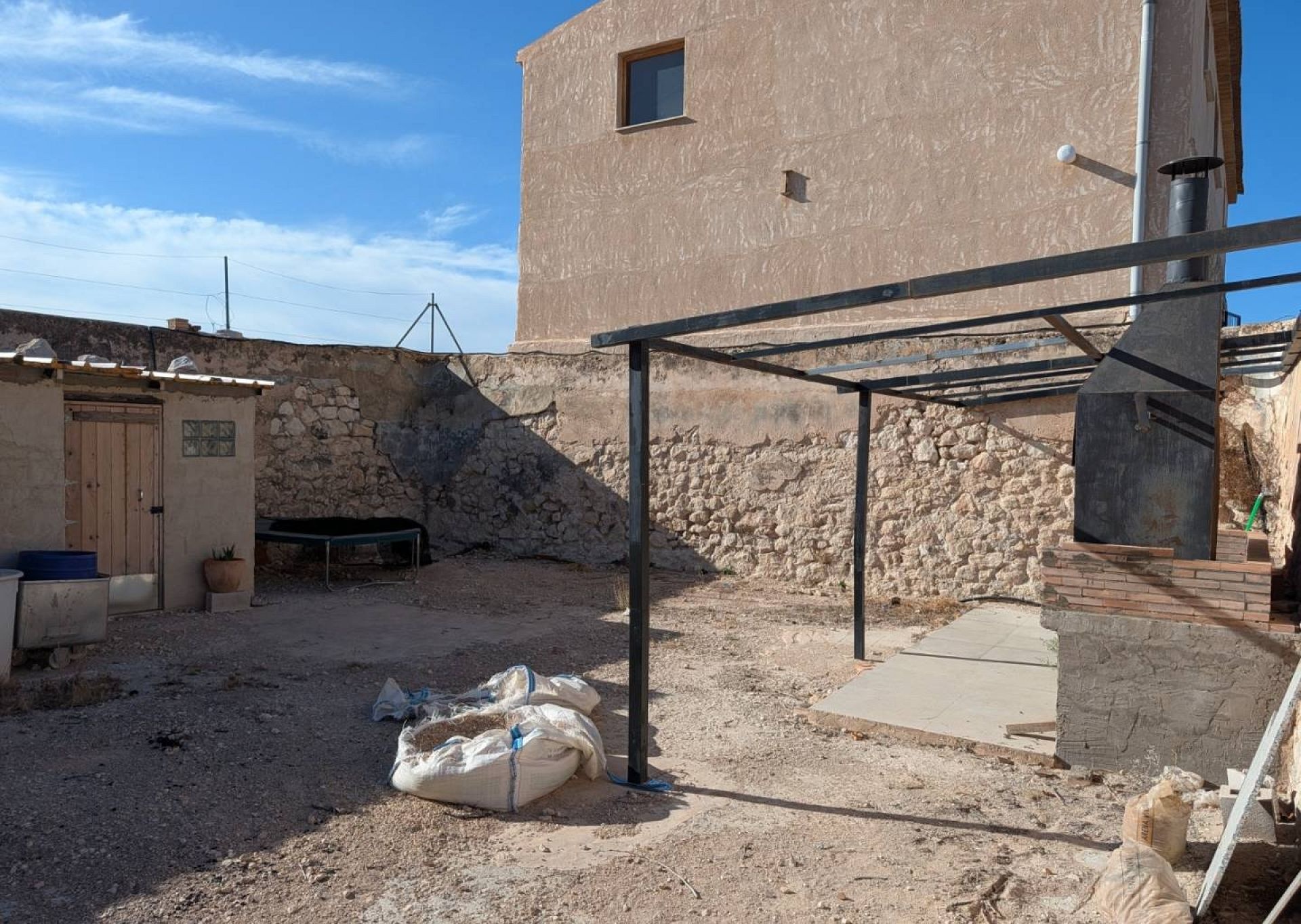 Resale - 3 Bedroom 2 Bathroom Country house in Salinas -  - Alicante