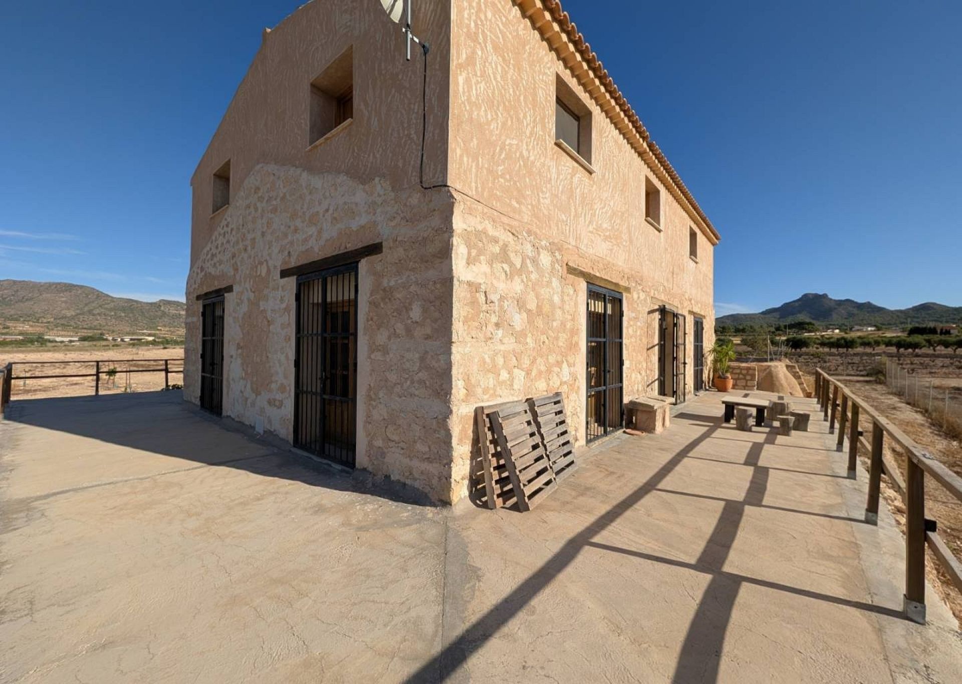 Resale - 3 Bedroom 2 Bathroom Country house in Salinas -  - Alicante