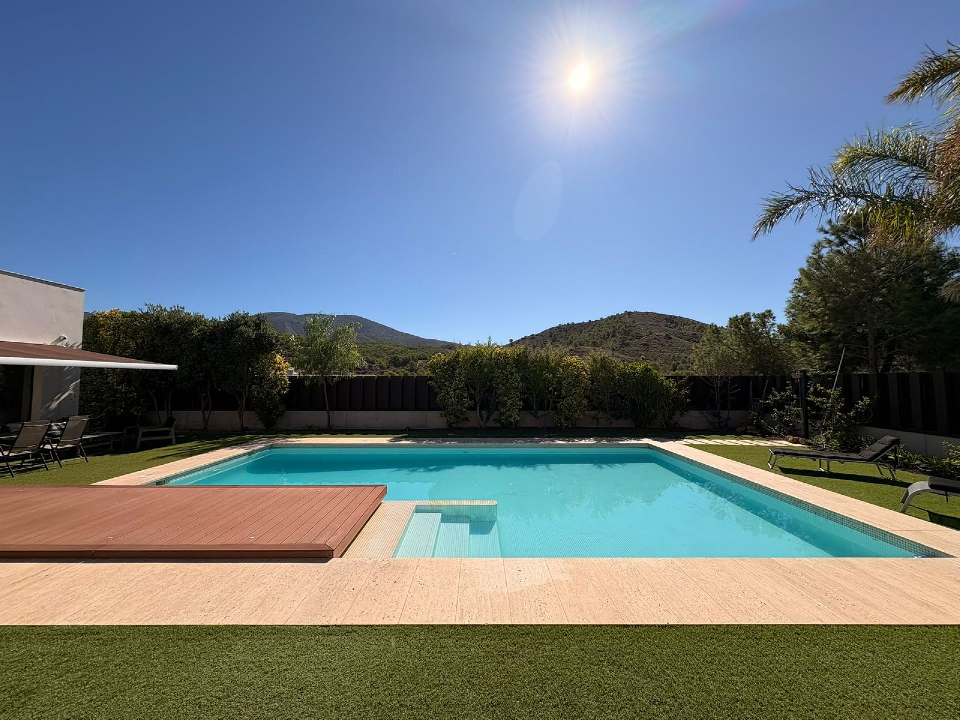 Resale - 4 Bedroom 4 Bathroom Villa in Petrer -  - Alicante
