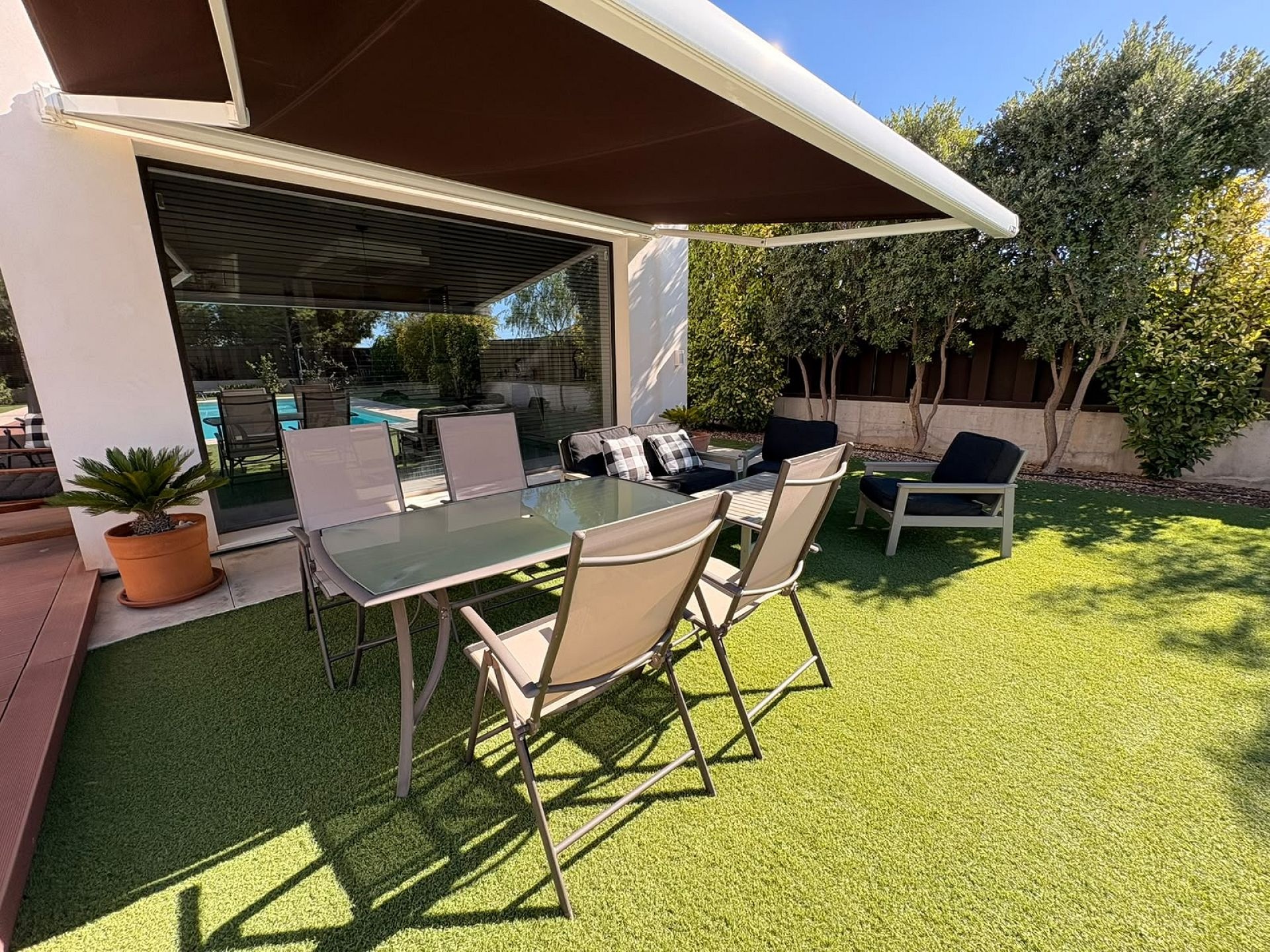 Resale - 4 Bedroom 4 Bathroom Villa in Petrer -  - Alicante