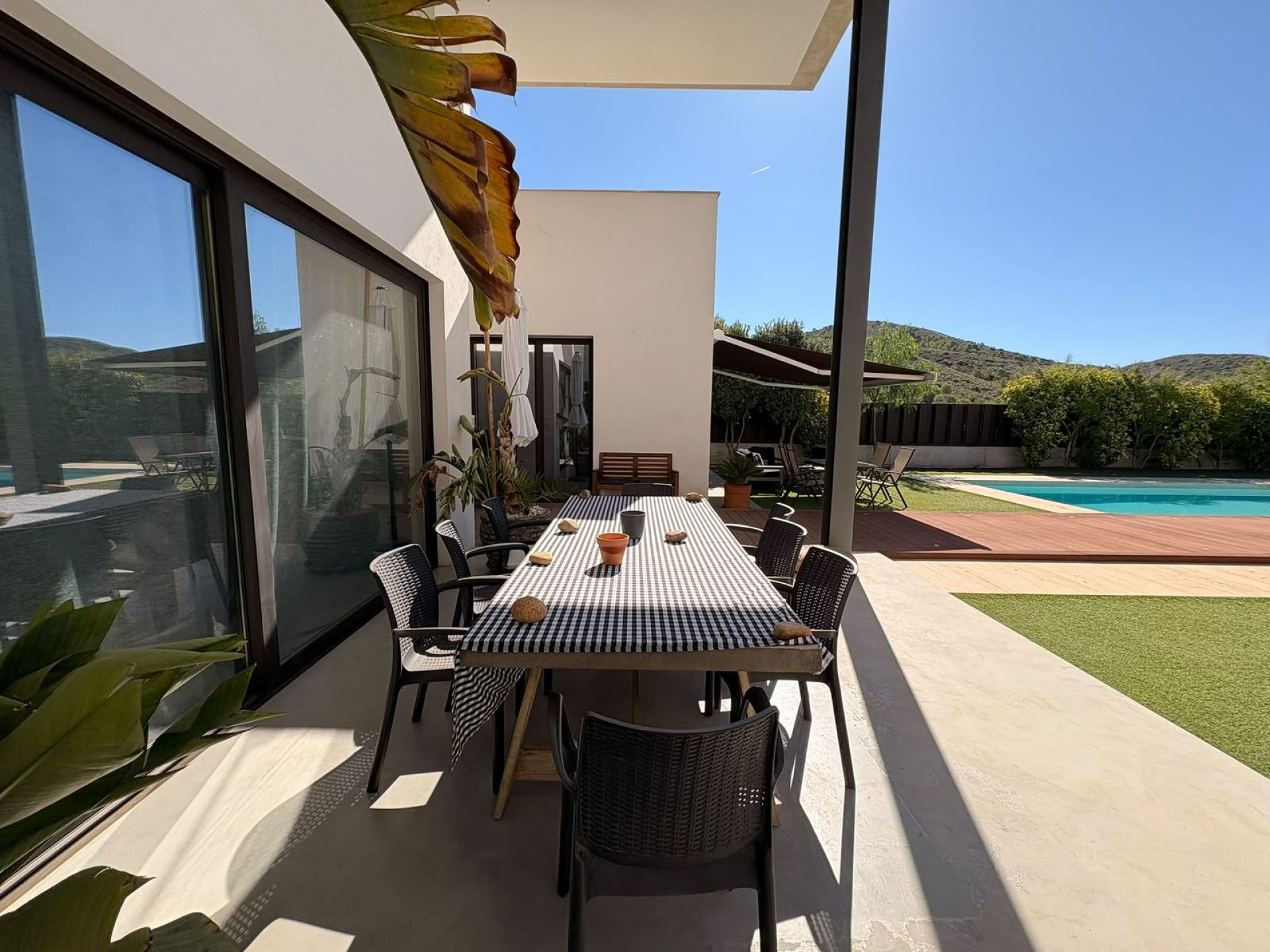 Resale - 4 Bedroom 4 Bathroom Villa in Petrer -  - Alicante