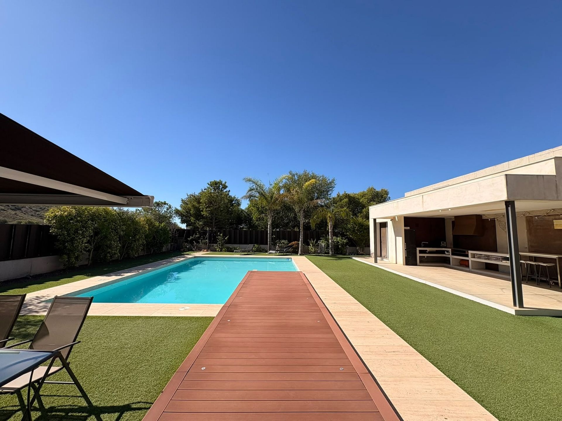 Resale - 4 Bedroom 4 Bathroom Villa in Petrer -  - Alicante